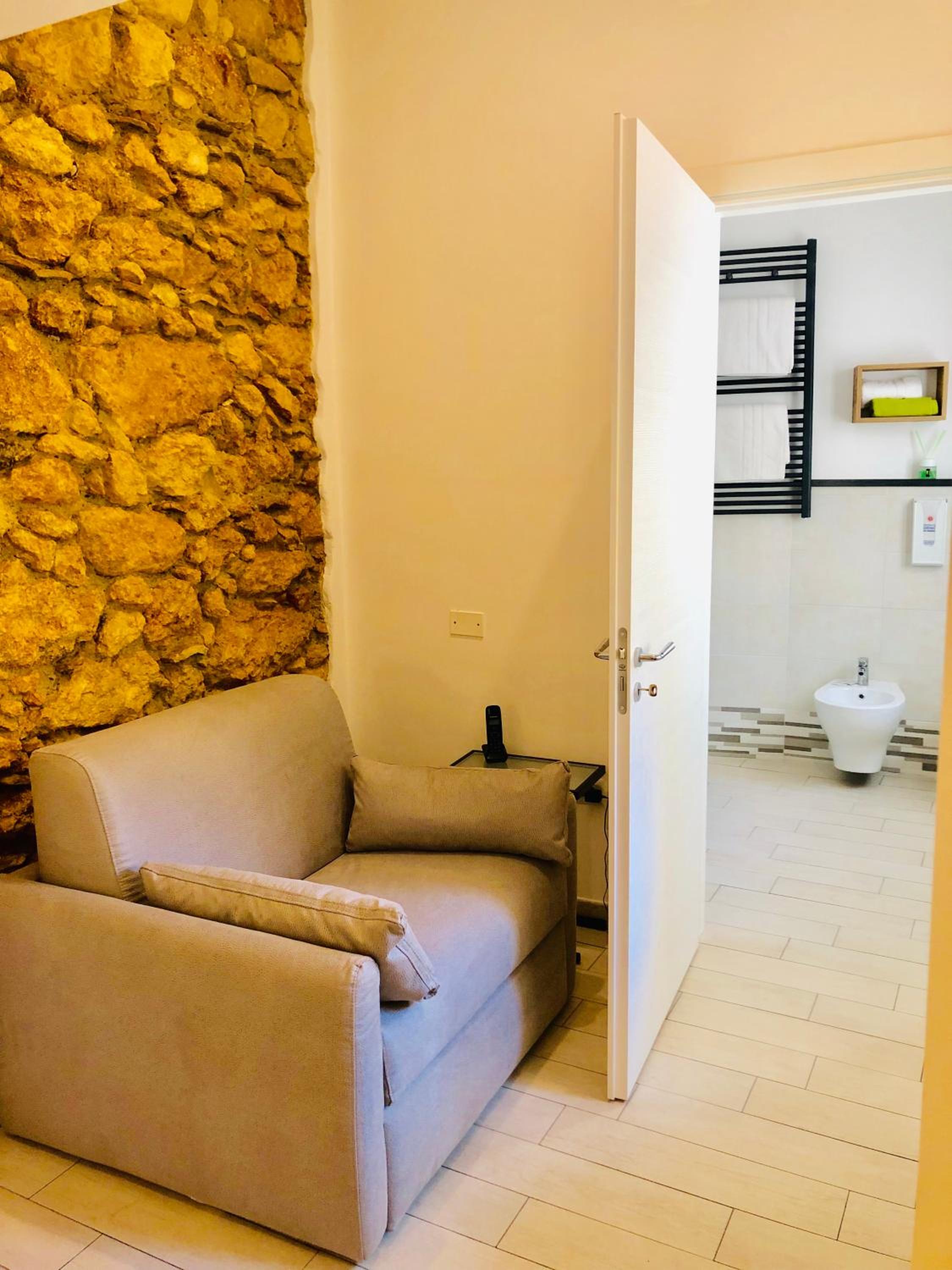 Triple Room with Private Bathroom - Photo 13