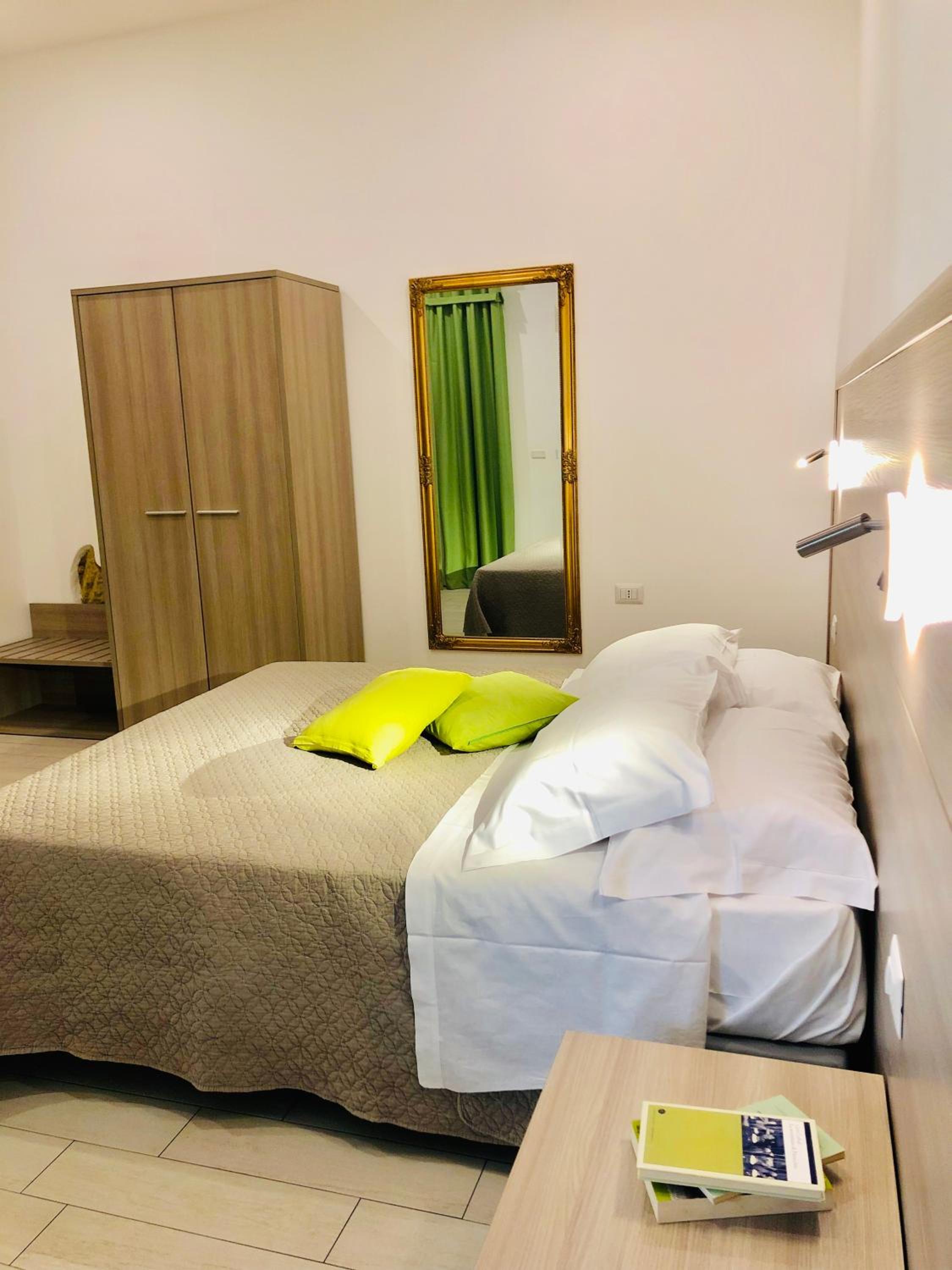 Triple Room with Private Bathroom - Photo 32
