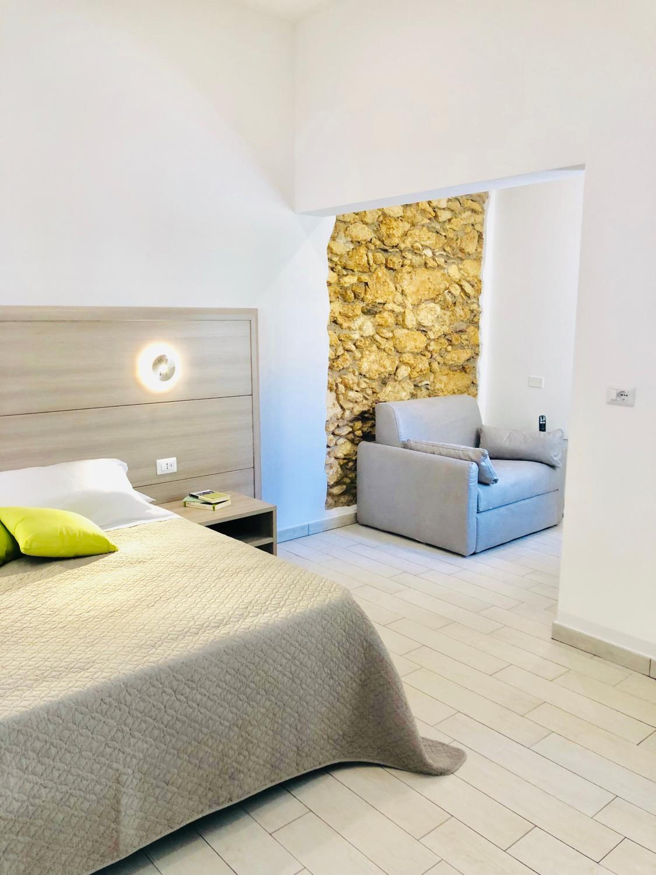 Triple Room with Private Bathroom - Photo 11