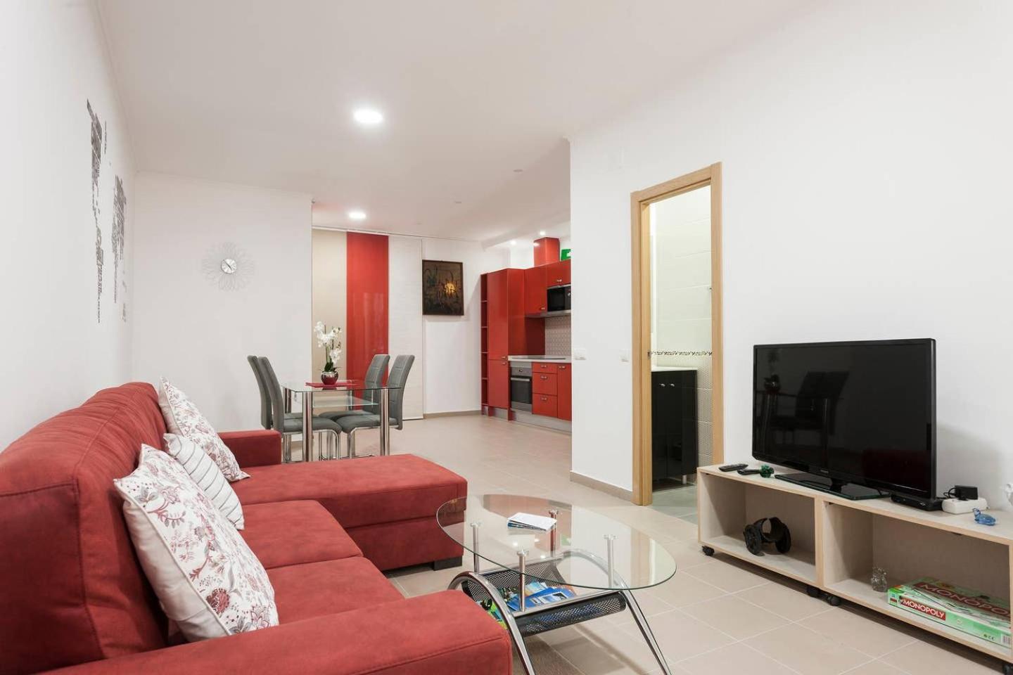 One-Bedroom Apartment photo 1