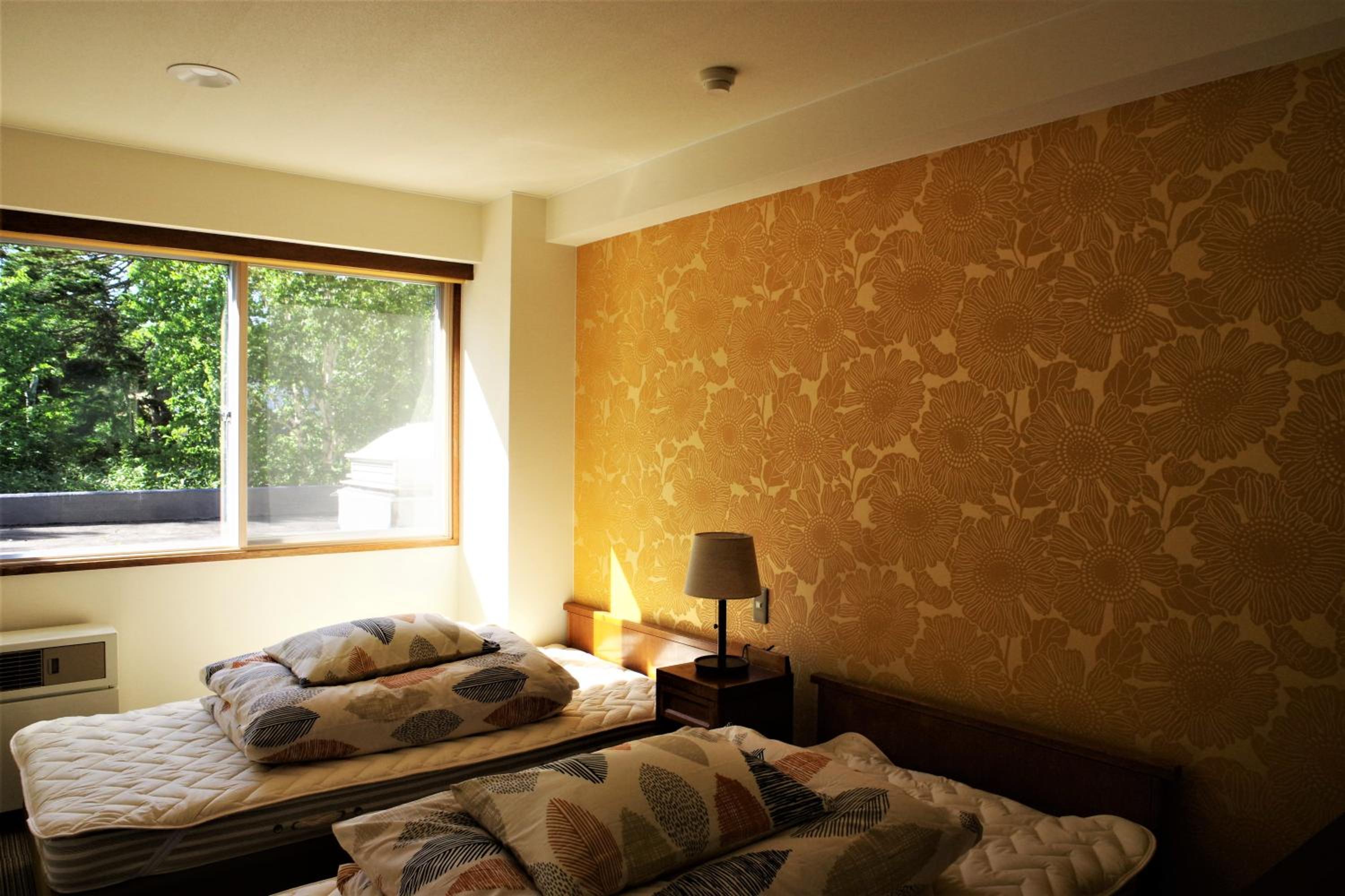 Twin Room with Private Bathroom - Photo 4
