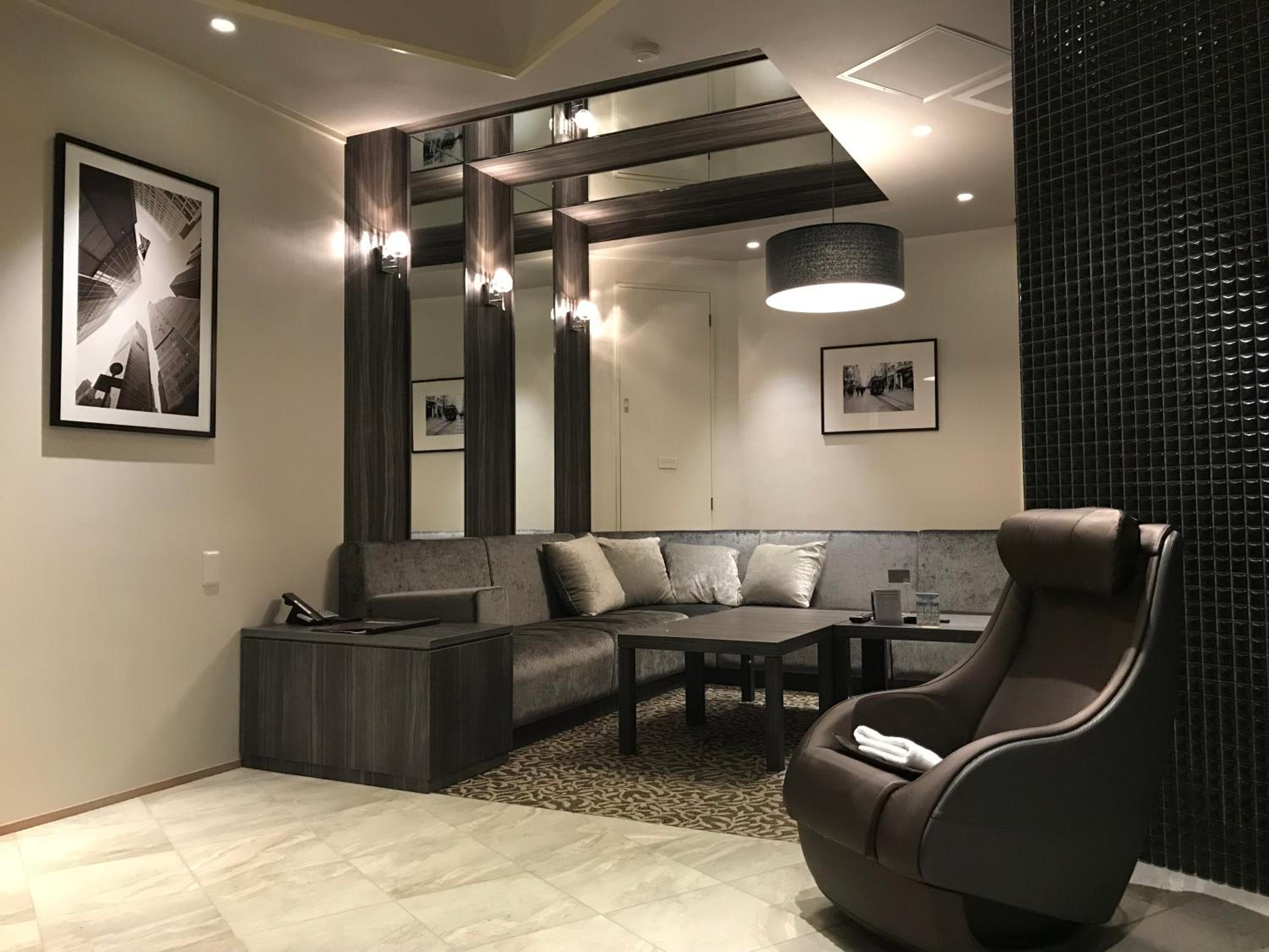 One-Bedroom Suite photo 3