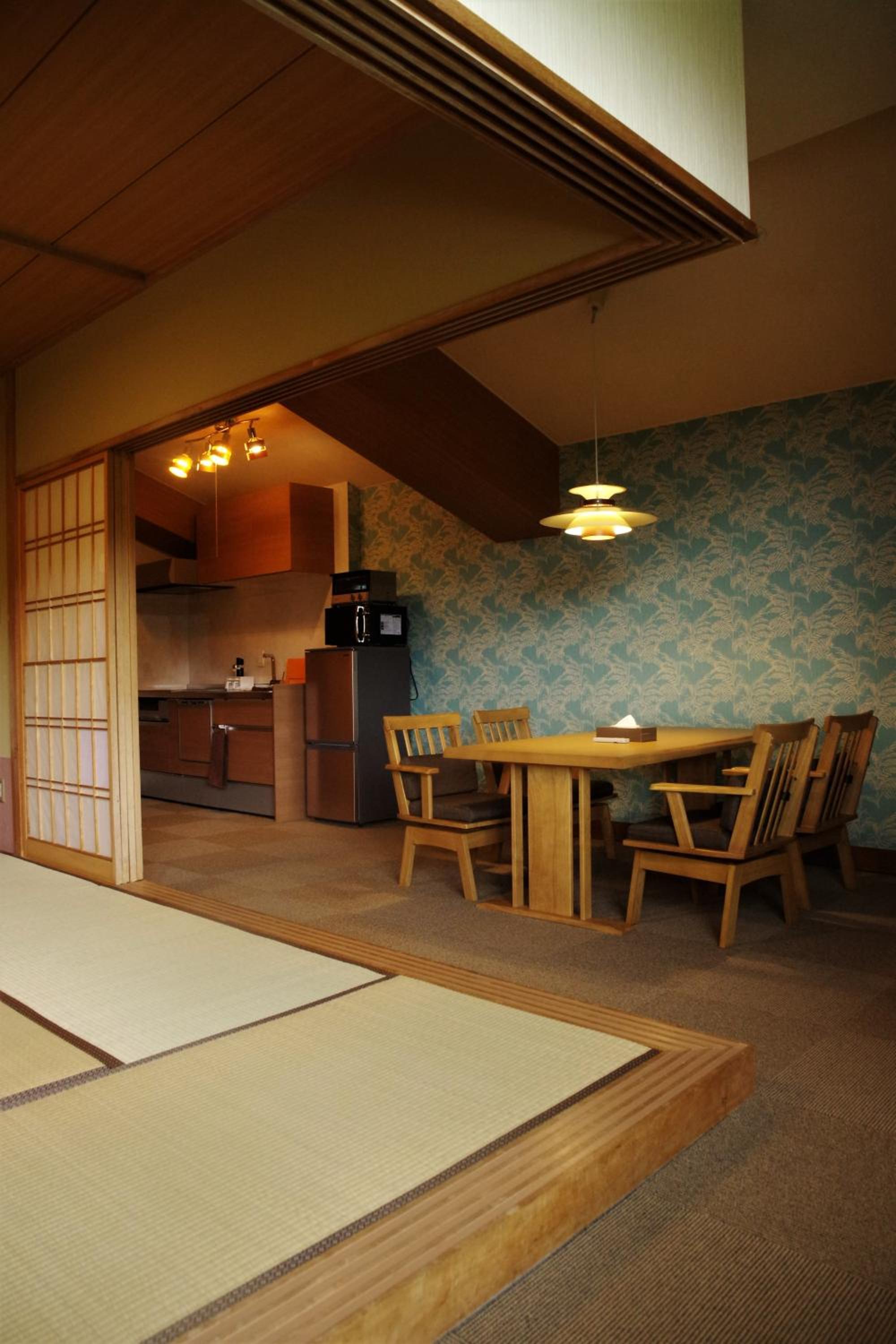 Mountain View Japanese-Style Studio Room with Full-size Kitchen and Lounge - Photo 9
