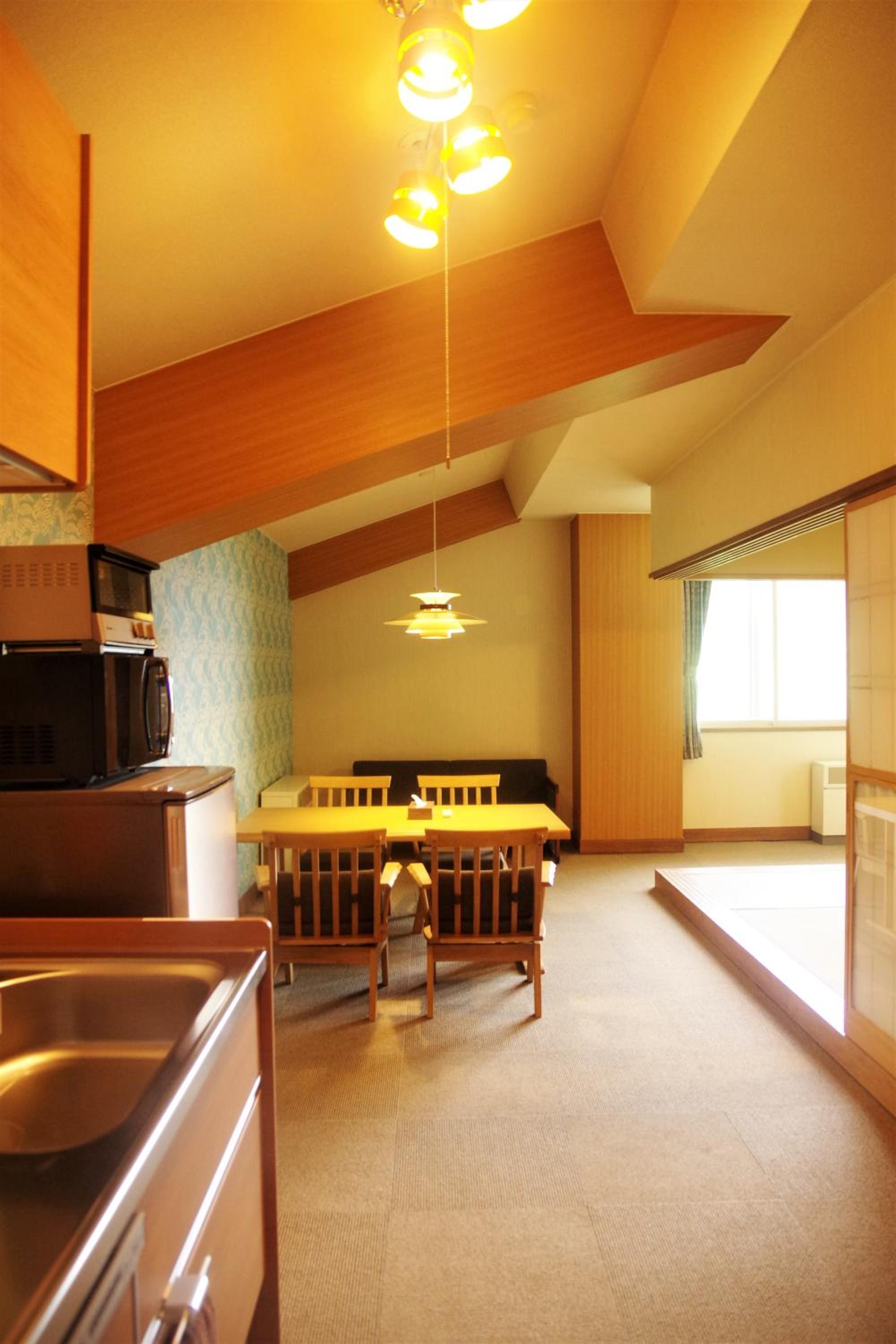 Mountain View Japanese-Style Studio Room with Full-size Kitchen and Lounge - Photo 7