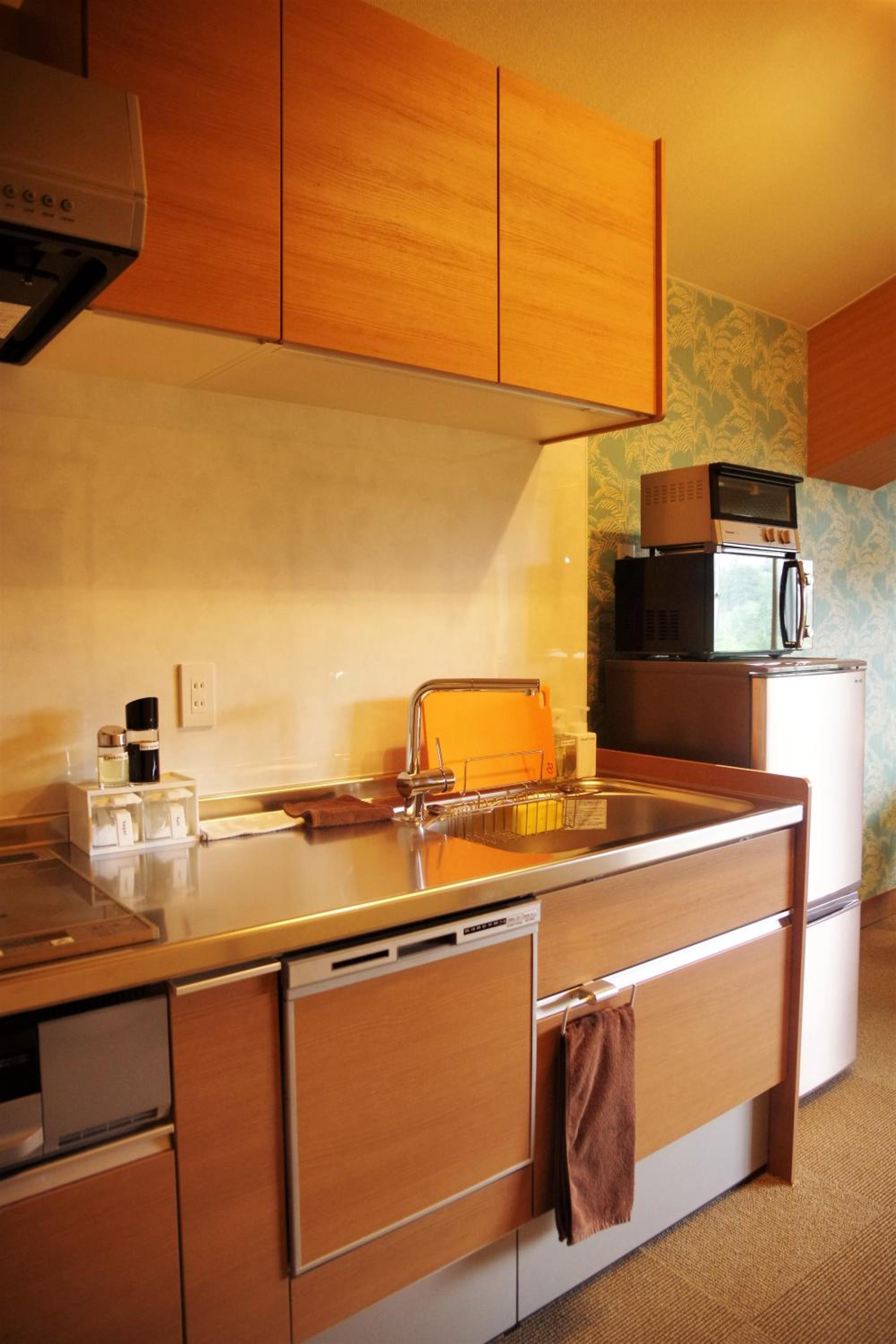 Mountain View Japanese-Style Studio Room with Full-size Kitchen and Lounge - Photo 6