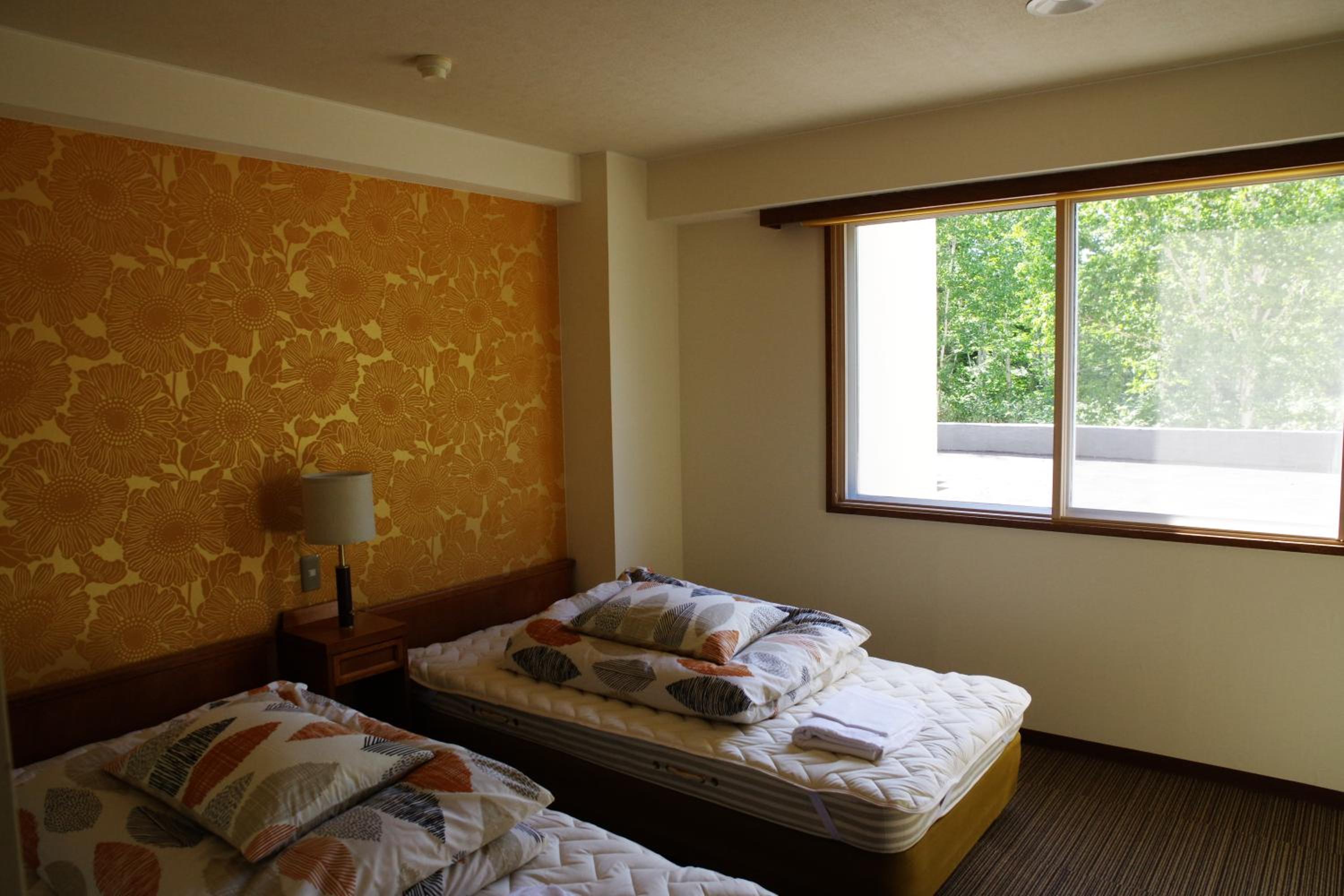 Budget Twin Room with Private Toilet - Photo 6