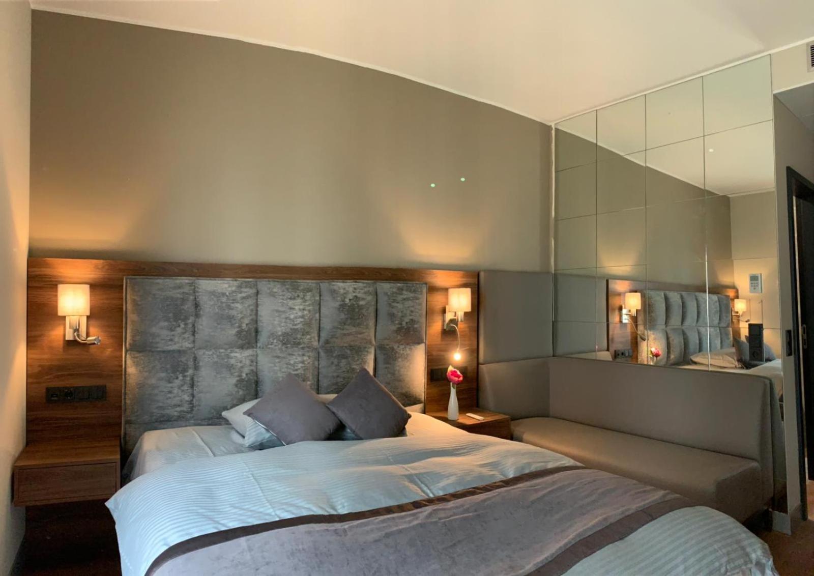 Deluxe Queen Room - Photo 6