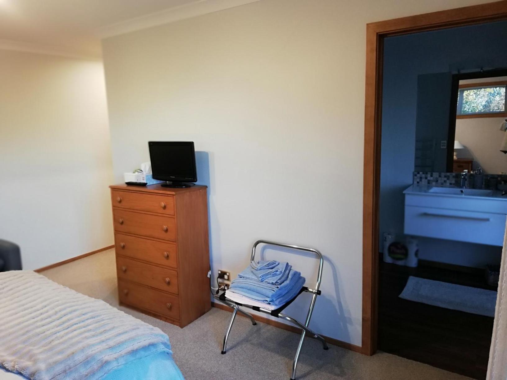 Budget Double Room - Photo 3