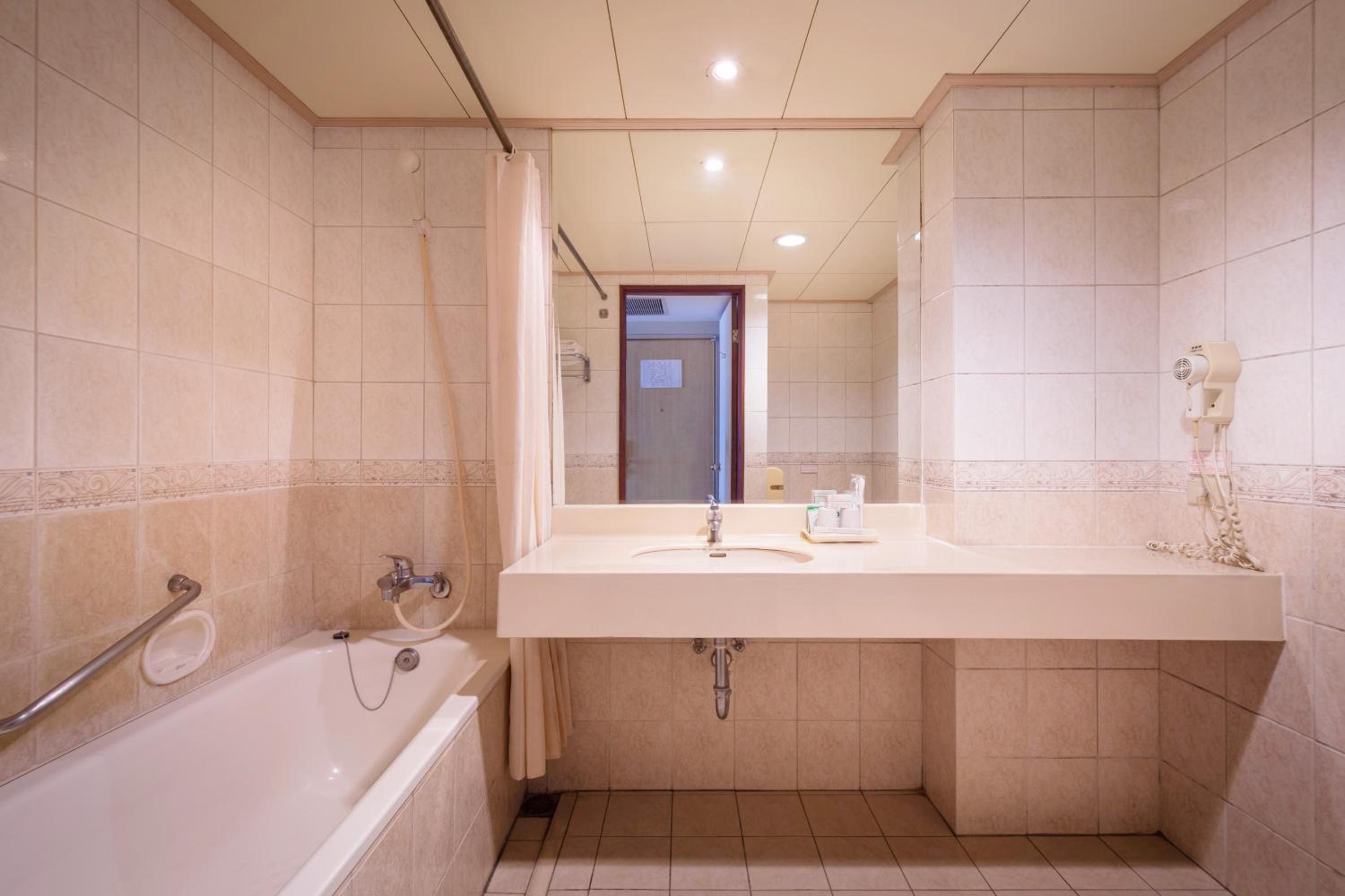 Standard Double Room - Internal Window photo 2