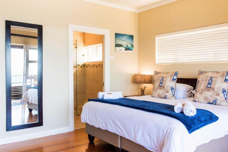 Deluxe Double or Twin Room with Sea View photo 3