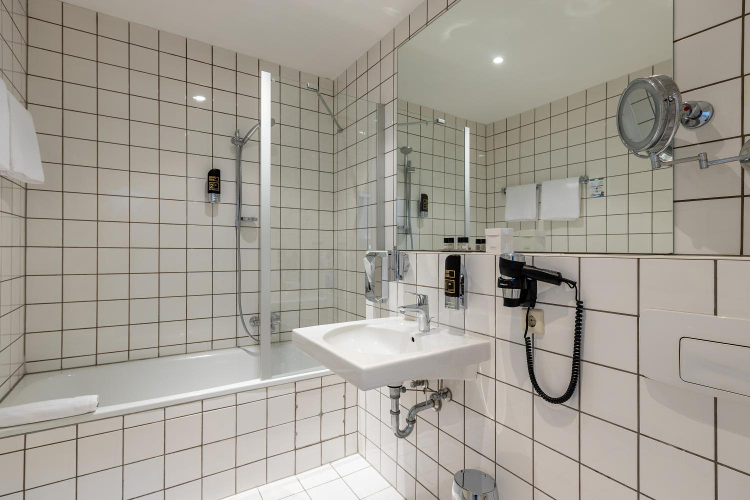 Double Room - Photo 7