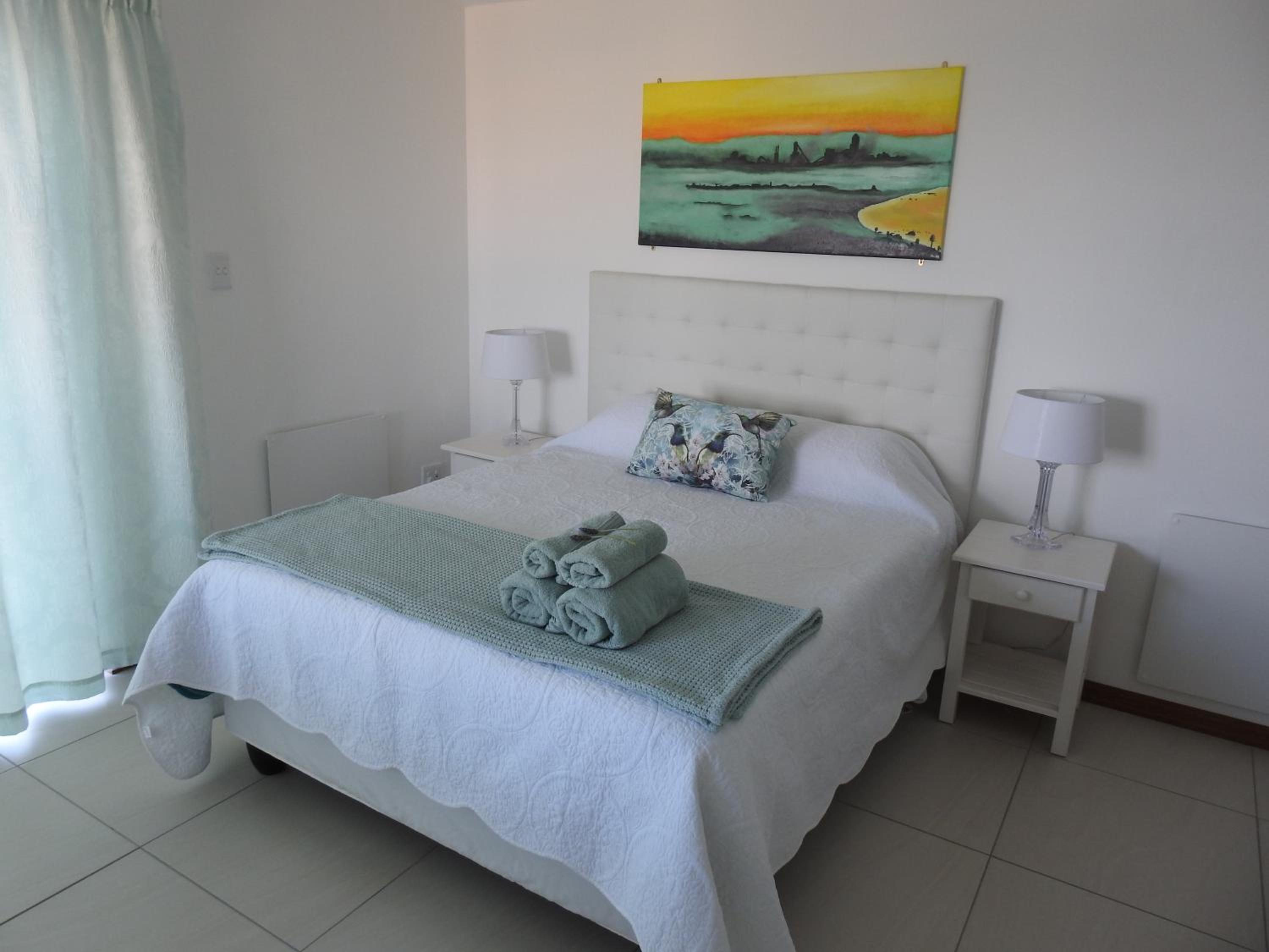 Deluxe Queen Room - Photo 7