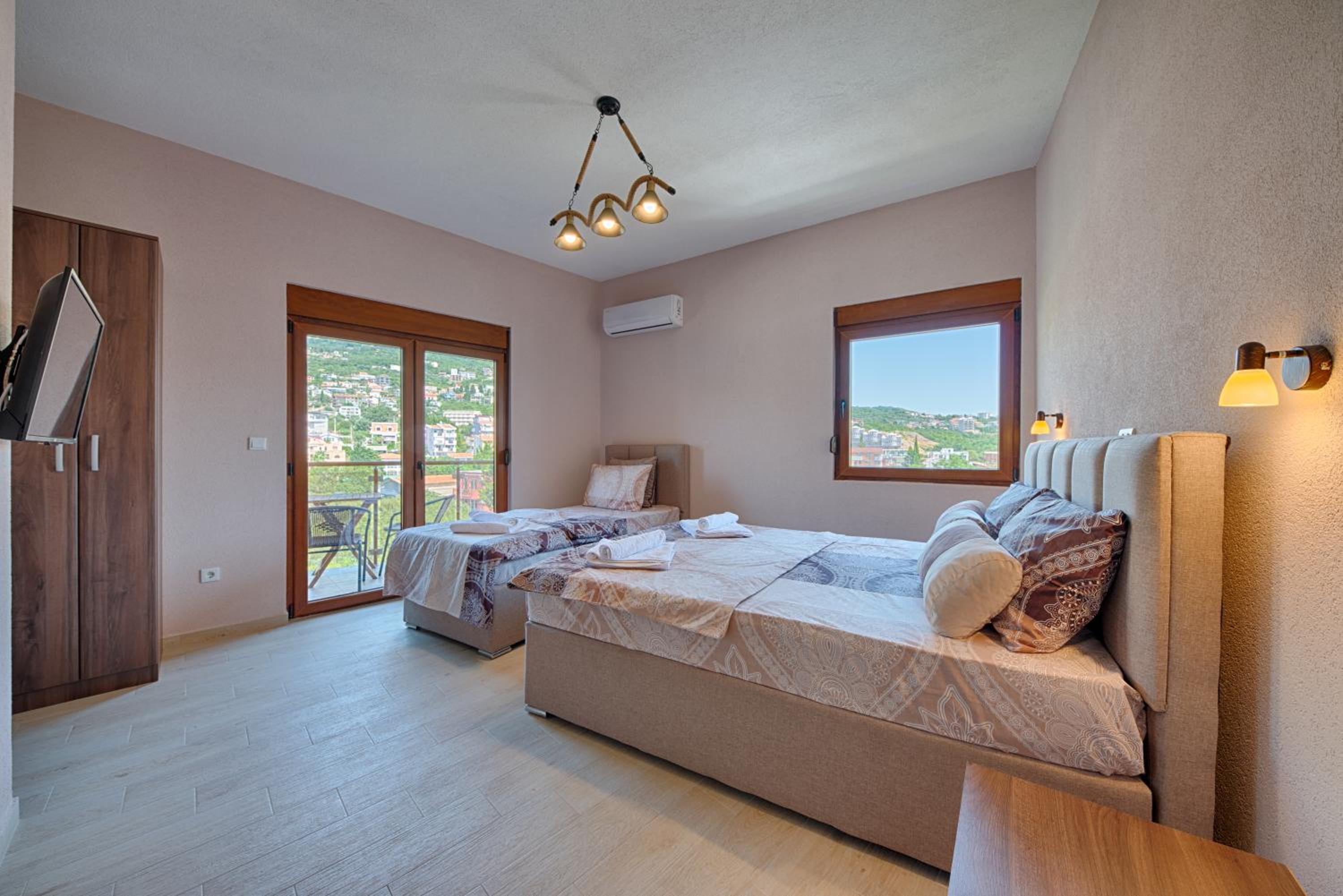 Apartment with Sea View - Photo 4