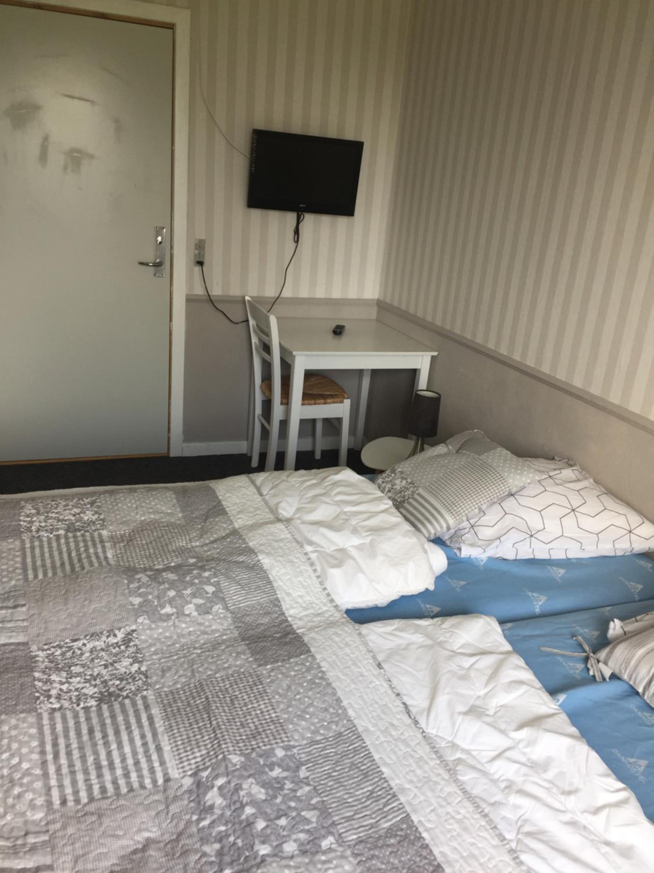 Double Room with Private Bathroom - Photo 2