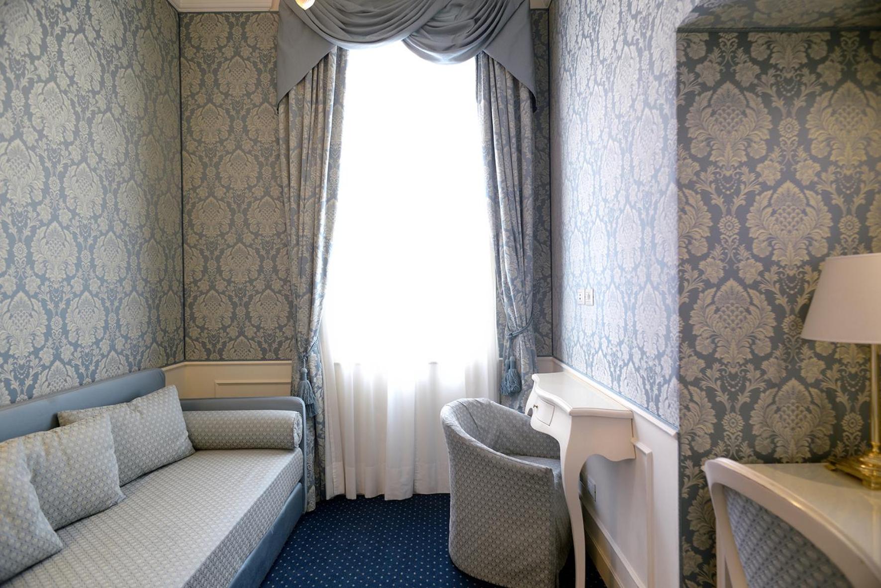 Suite with Canal View photo 2