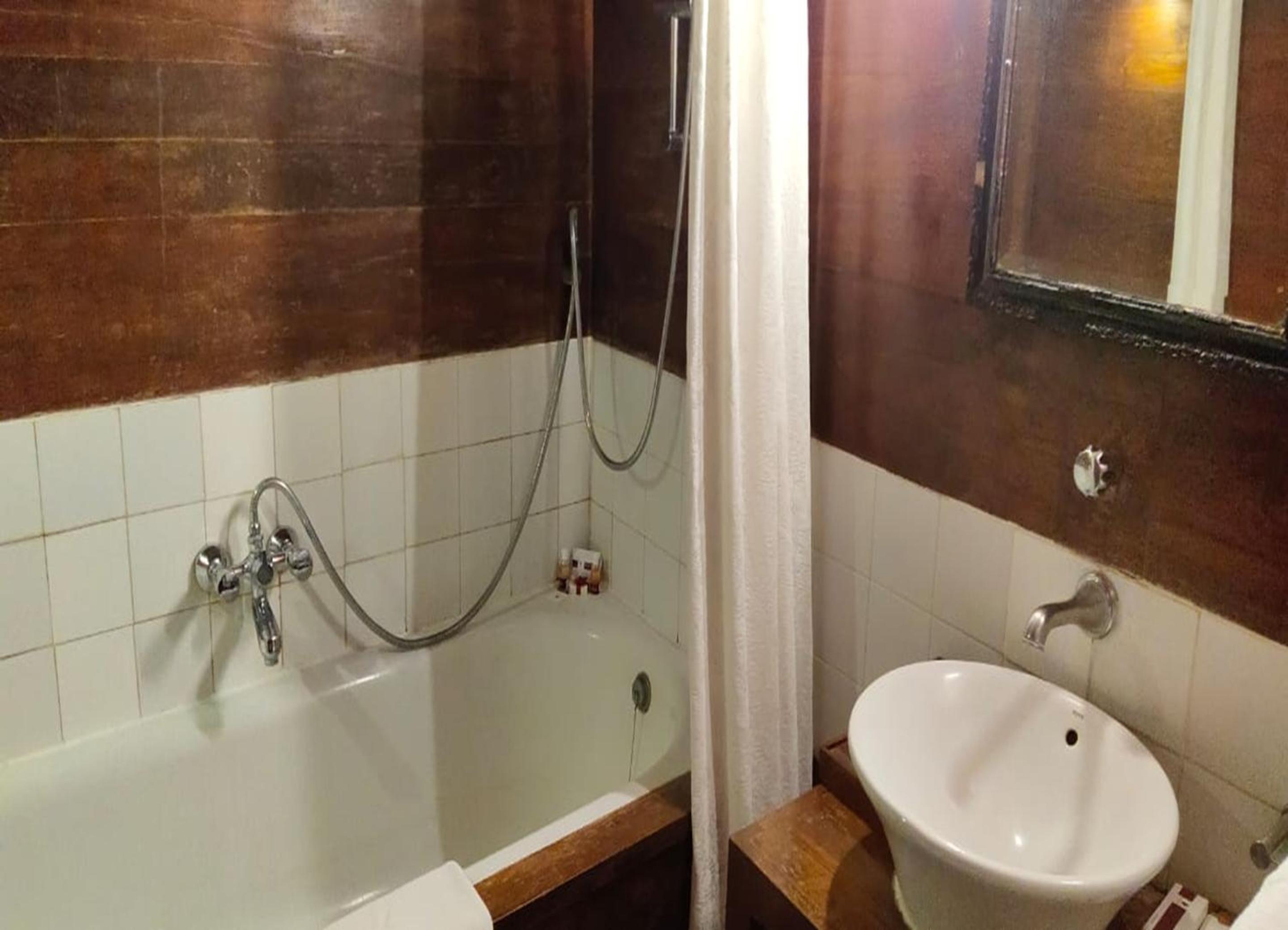 Suite with Balcony - Photo 3