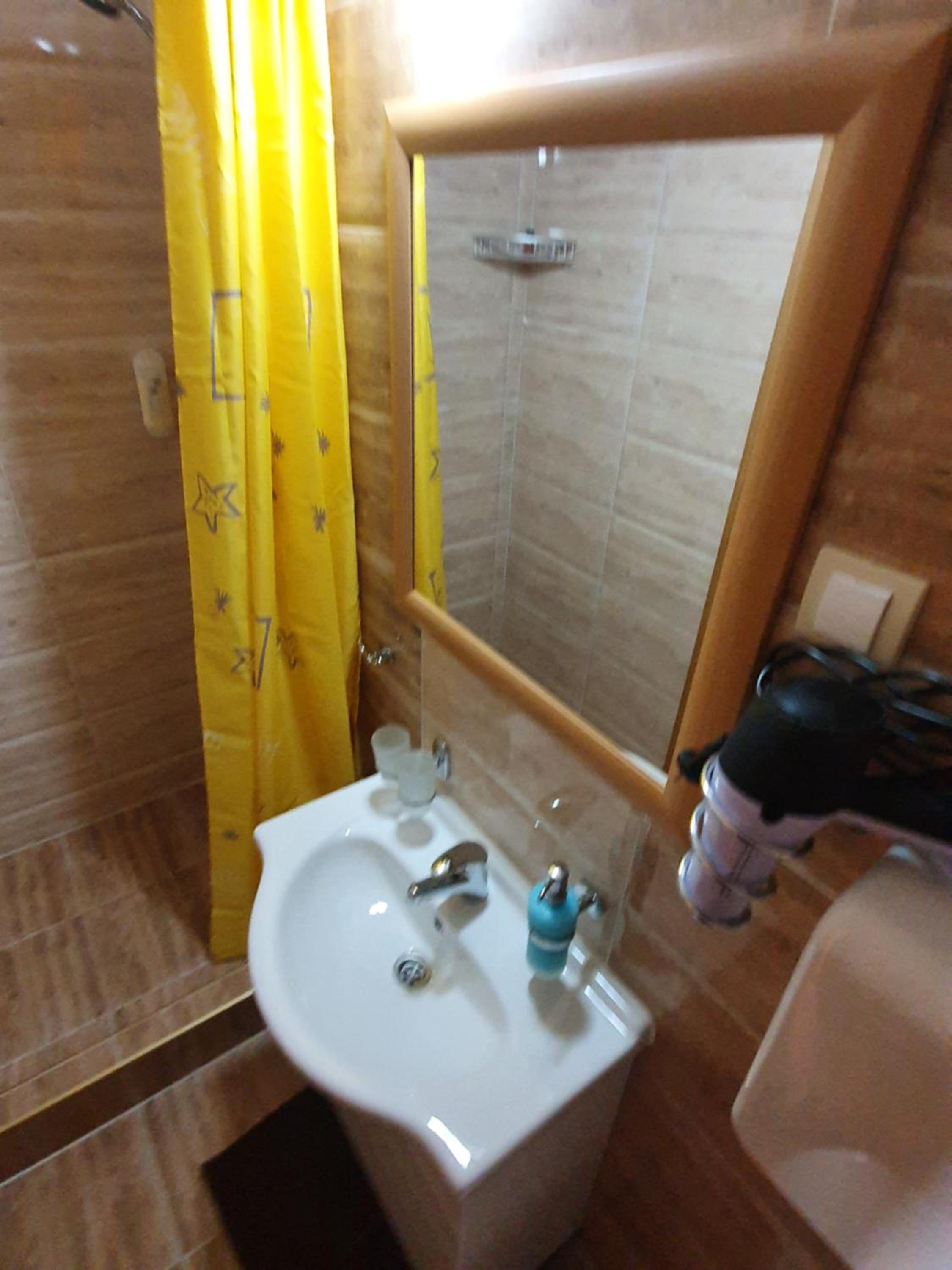 Double or Twin Room with Bathroom - Photo 6