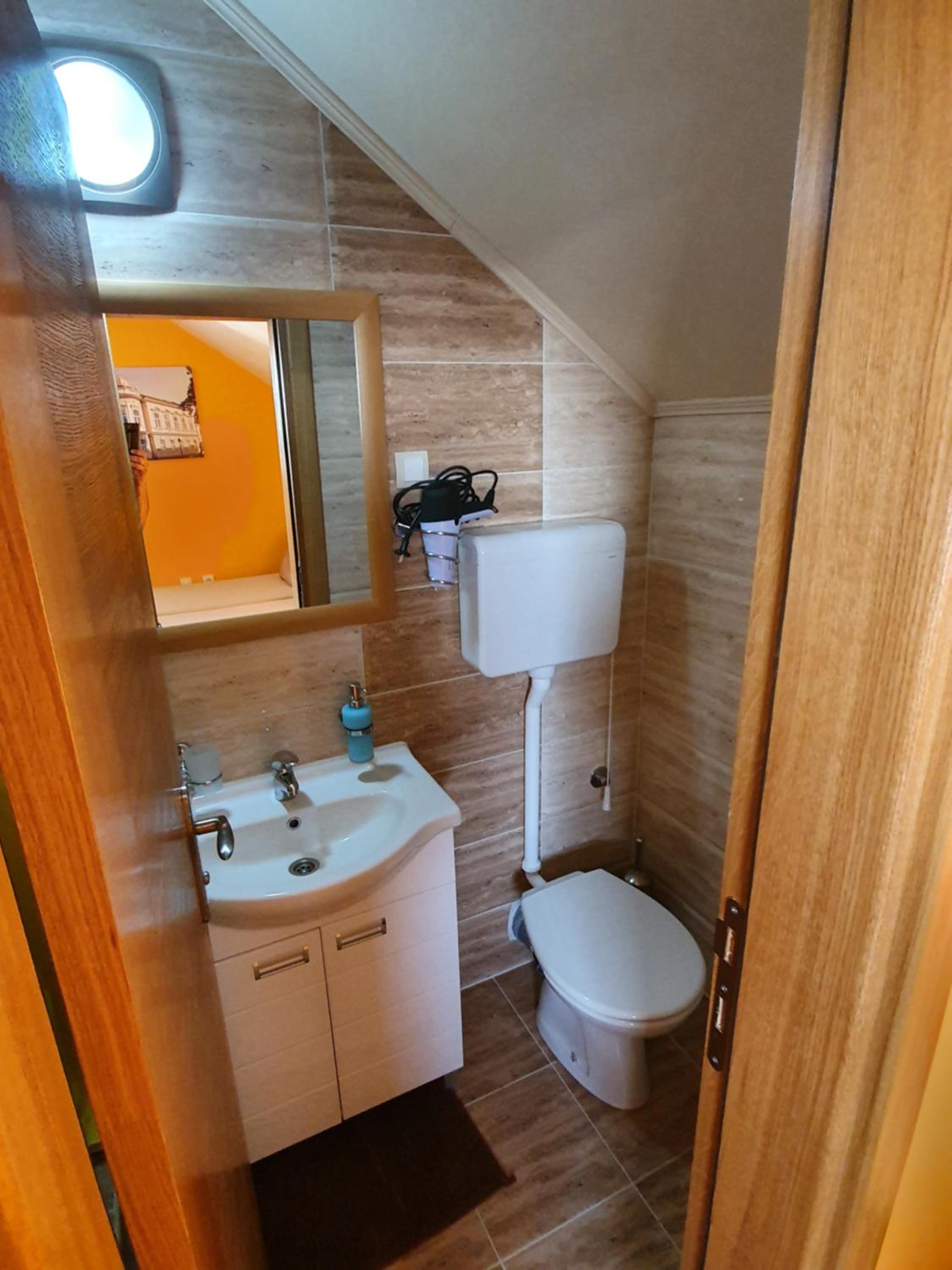 Double or Twin Room with Bathroom - Photo 7
