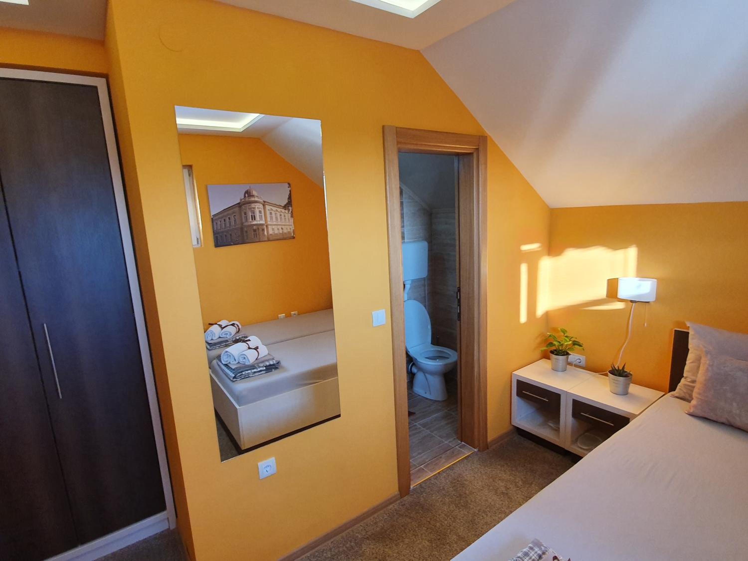 Double or Twin Room with Bathroom - Photo 4