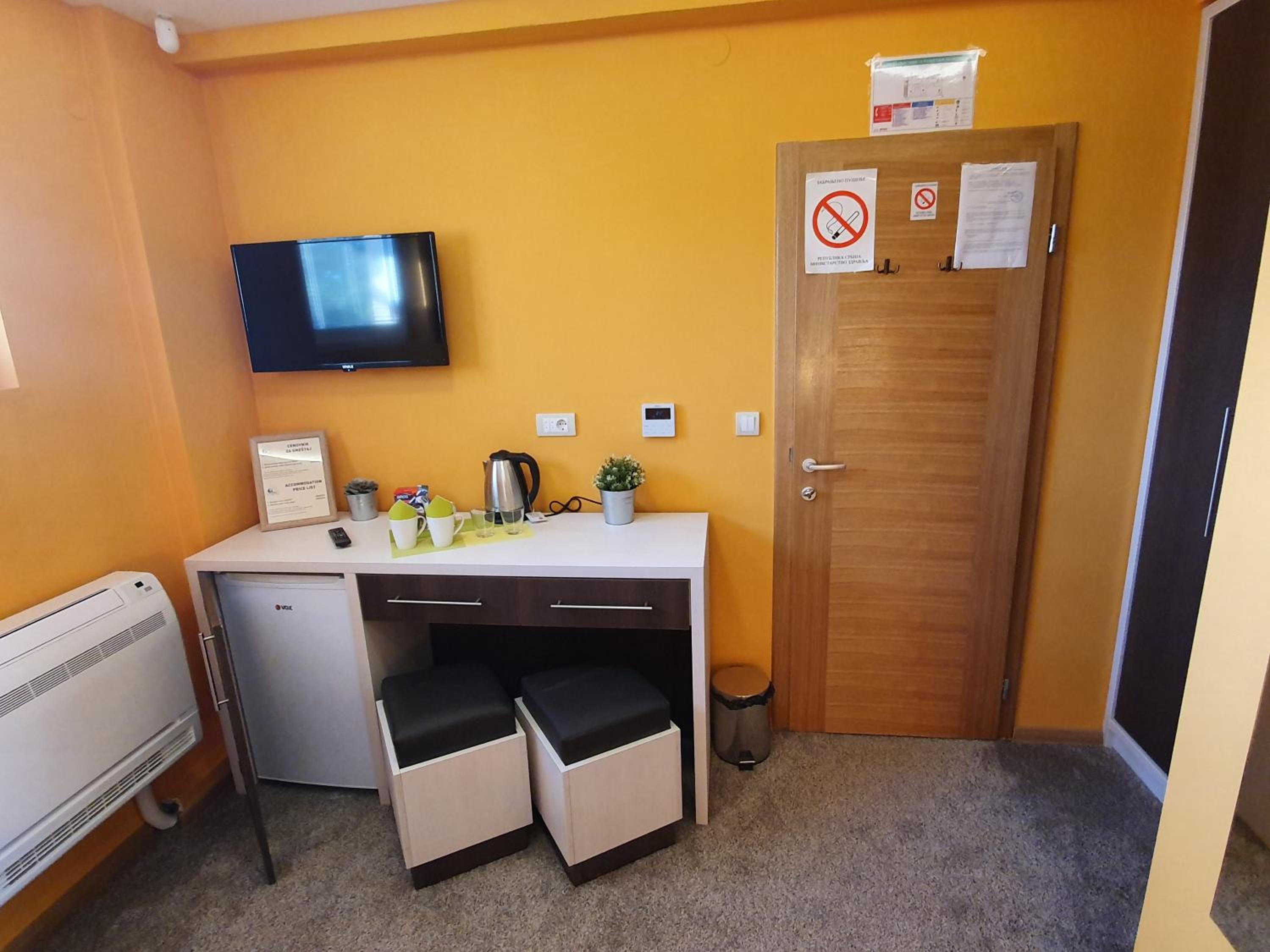 Double or Twin Room with Bathroom - Photo 3