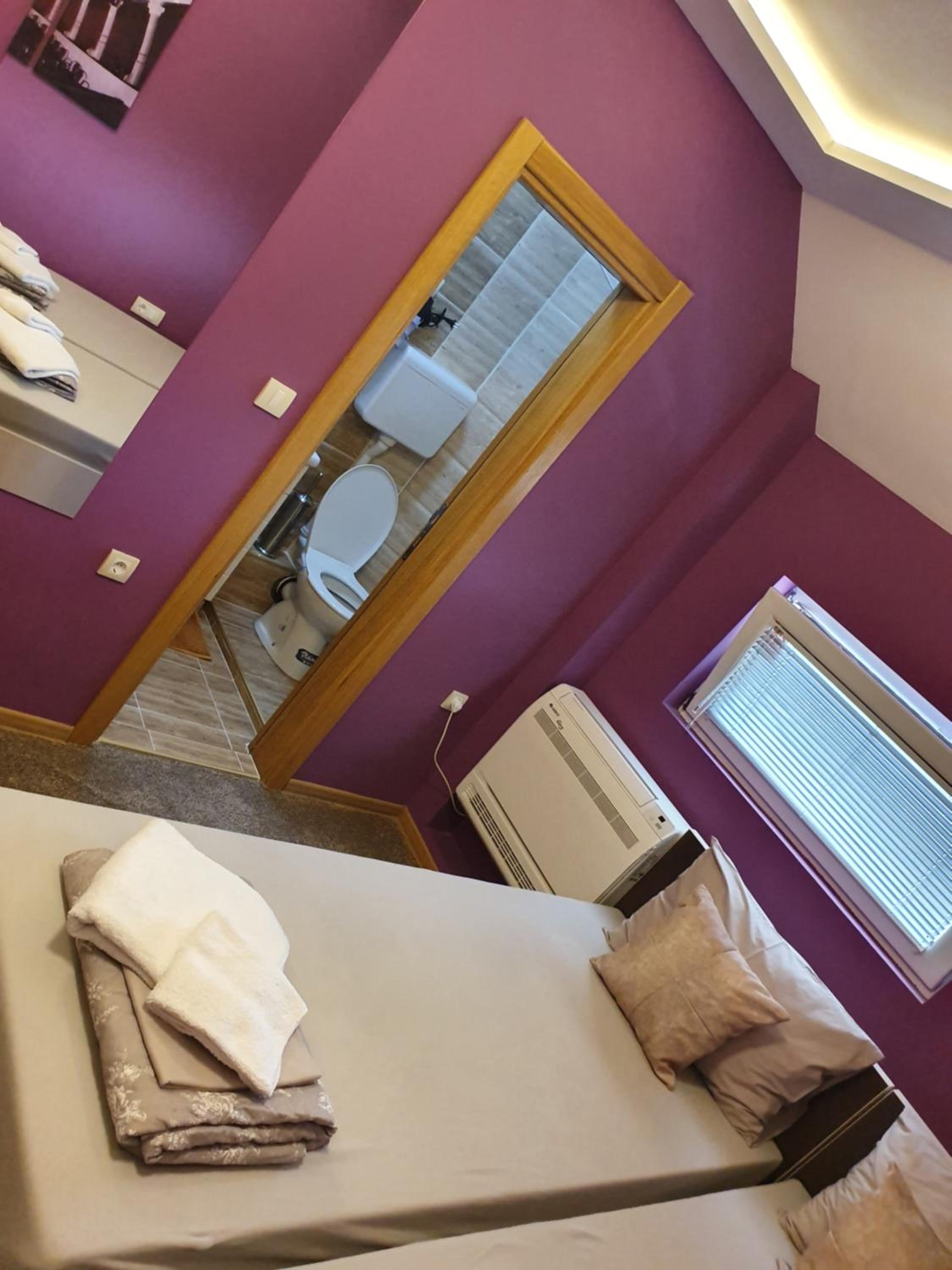 Double or Twin Room with Bathroom - Photo 1