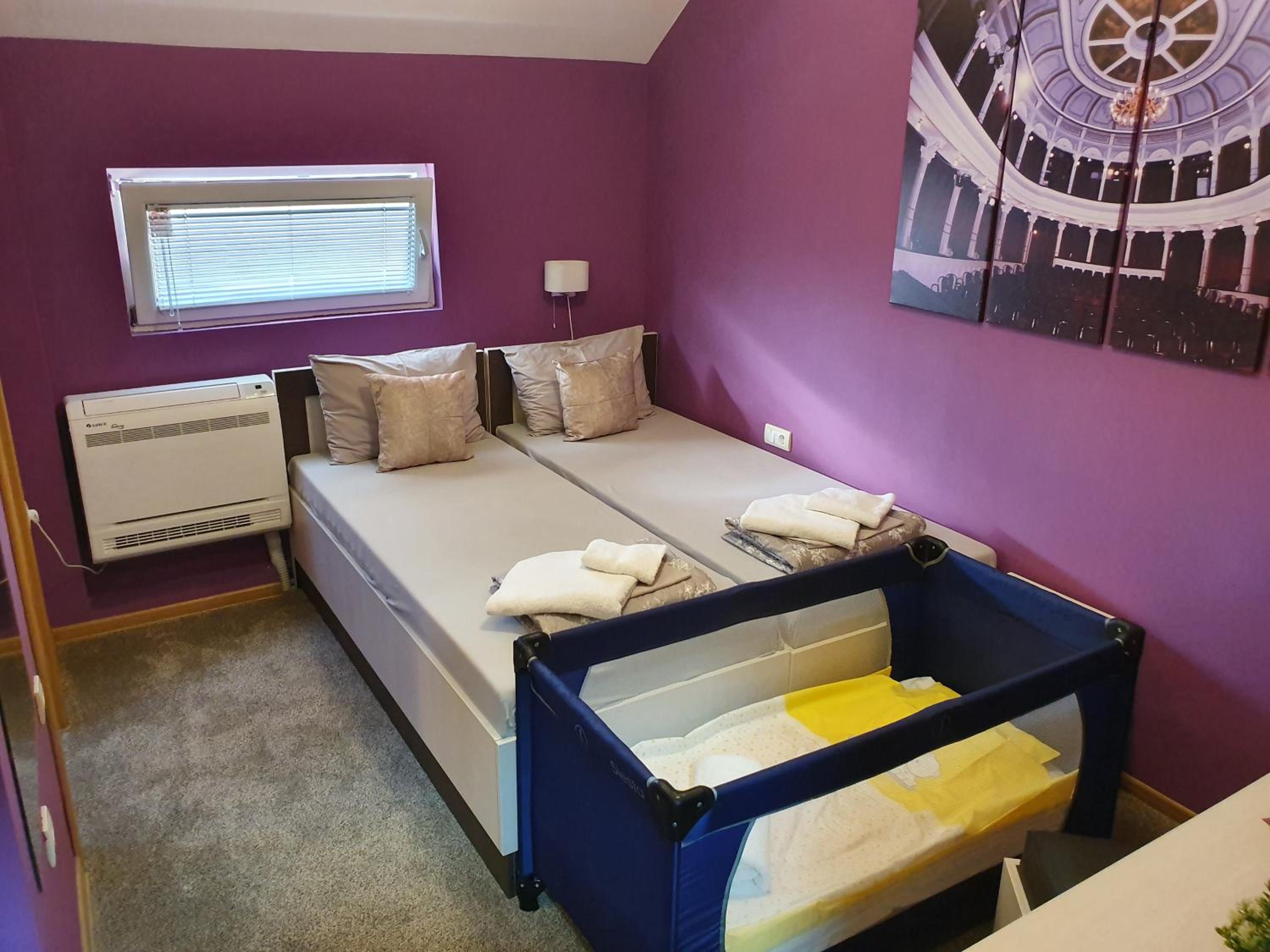 Double or Twin Room with Bathroom - Photo 5