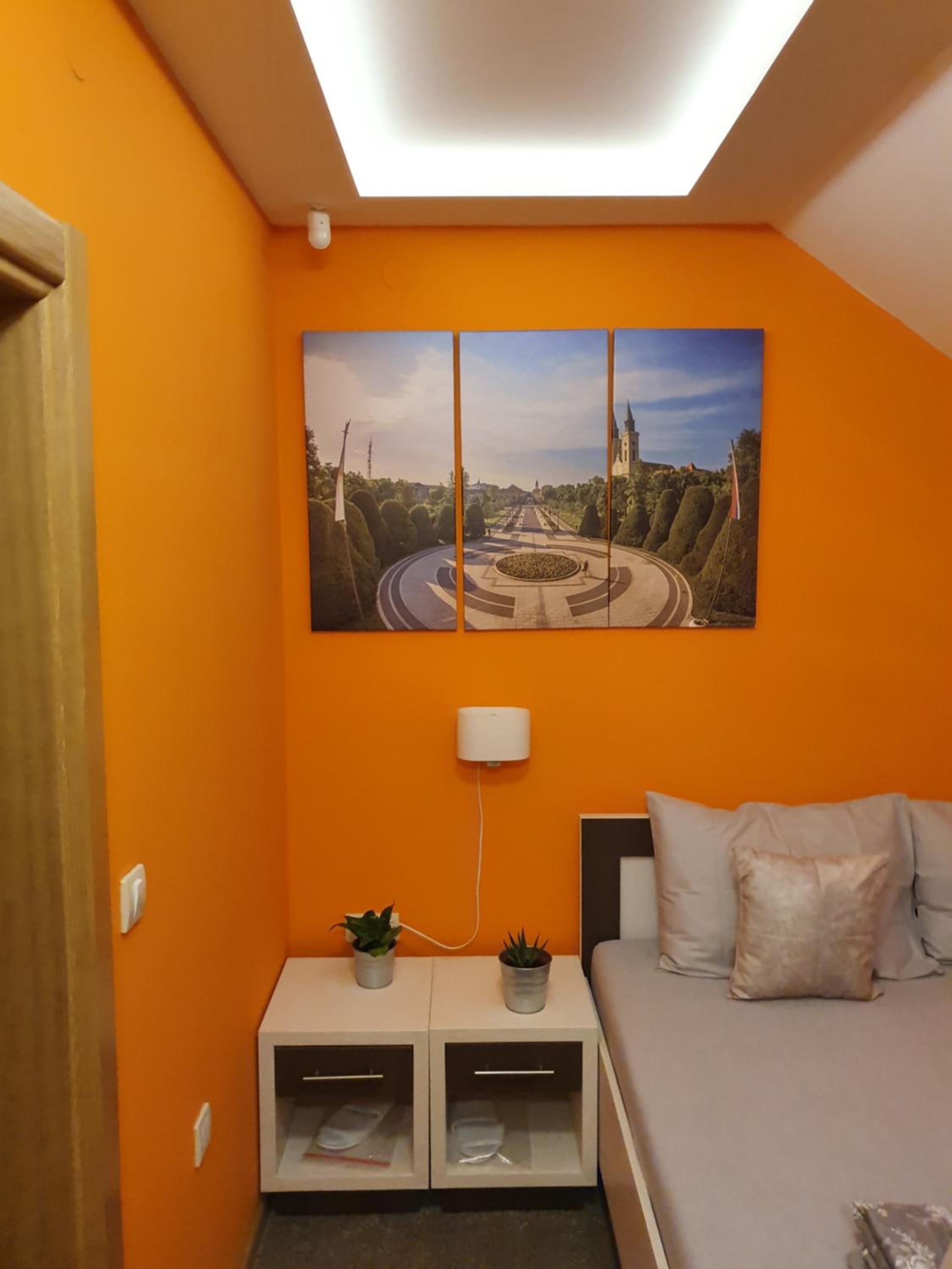Double or Twin Room with Private Bathroom - Photo 5
