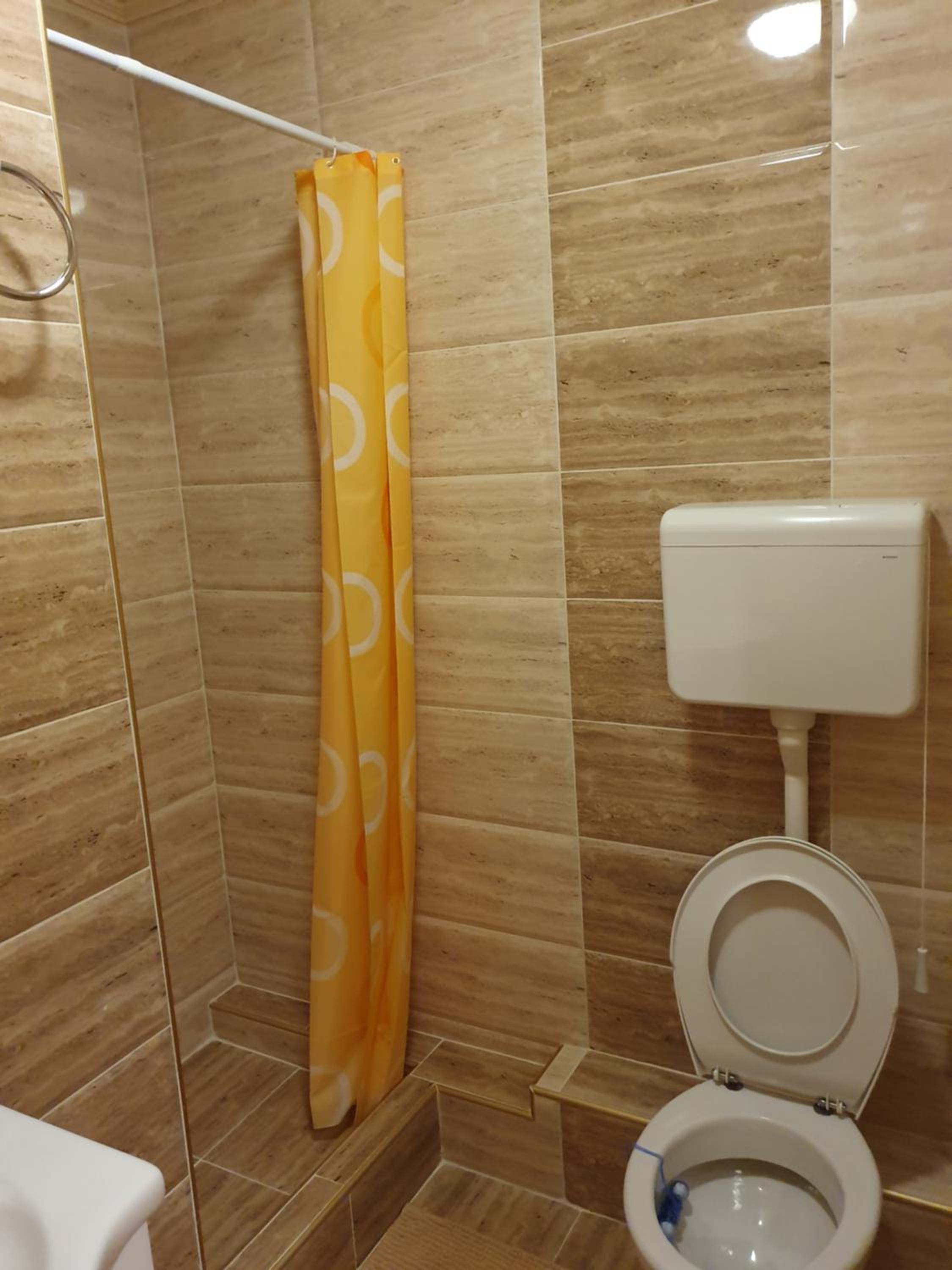 Double or Twin Room with Private Bathroom - Photo 9