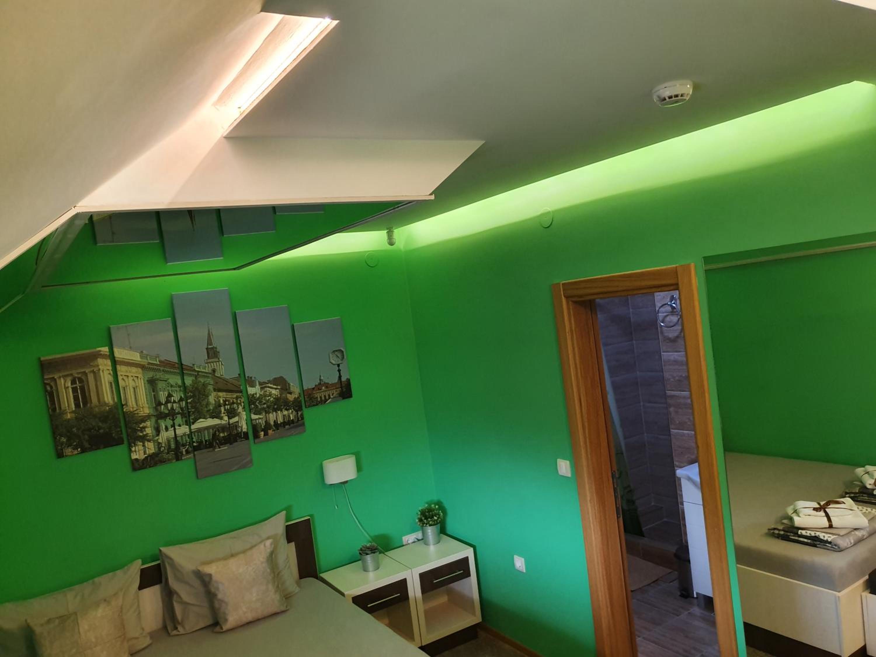 Double or Twin Room with Private Bathroom - Photo 8