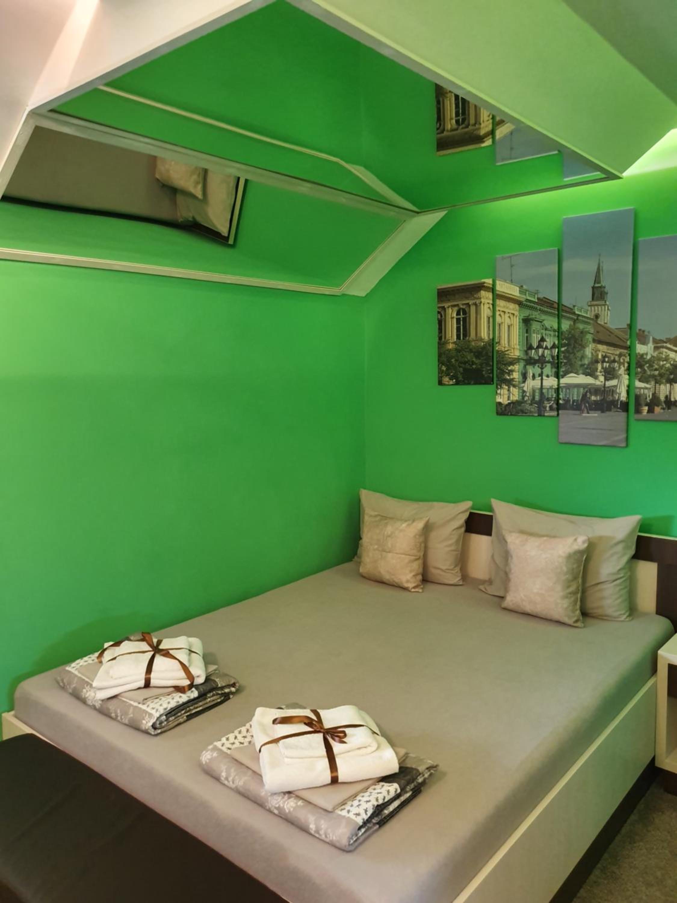 Double or Twin Room with Private Bathroom - Photo 11