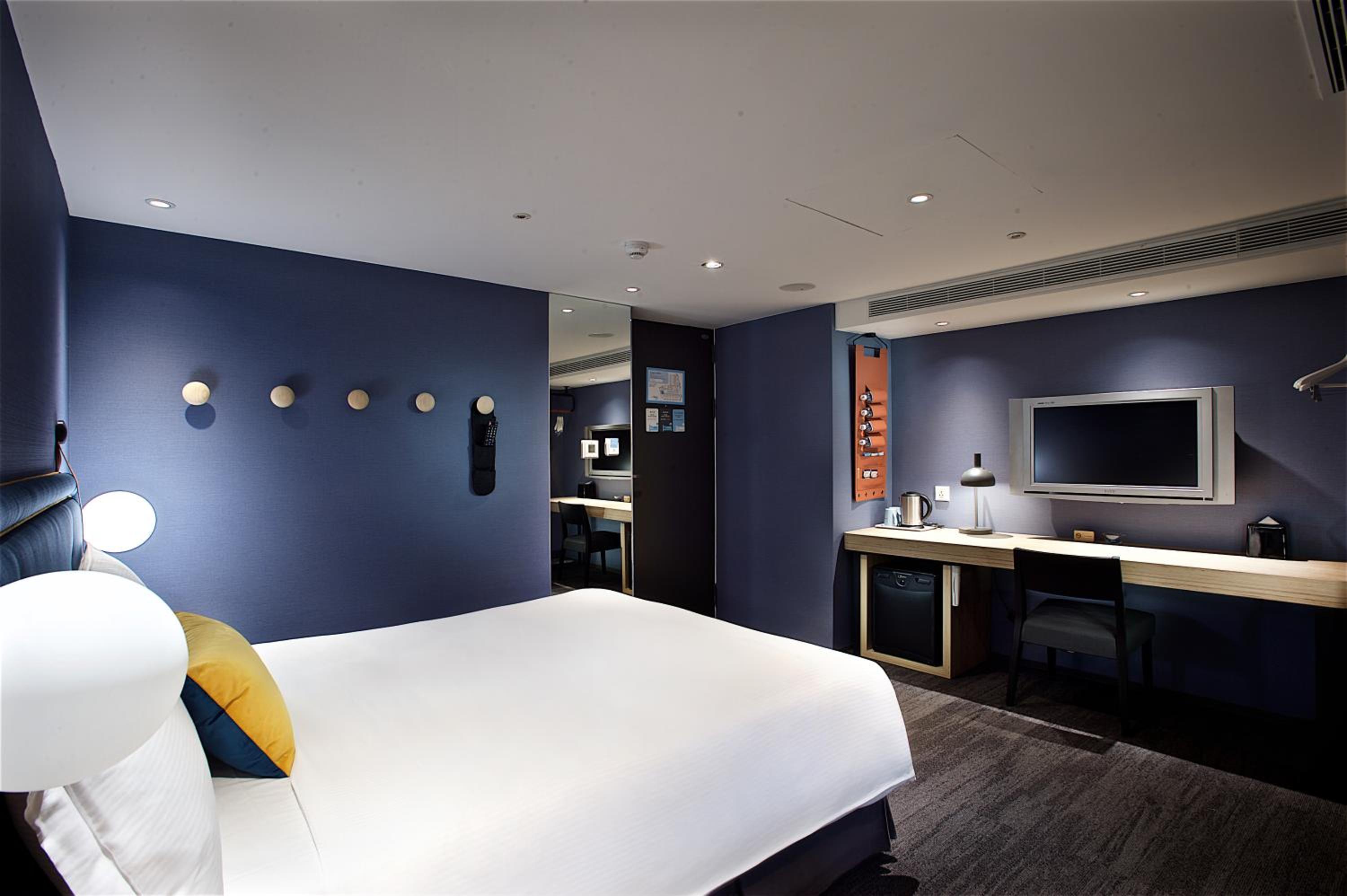Deluxe Room thumbnail 5