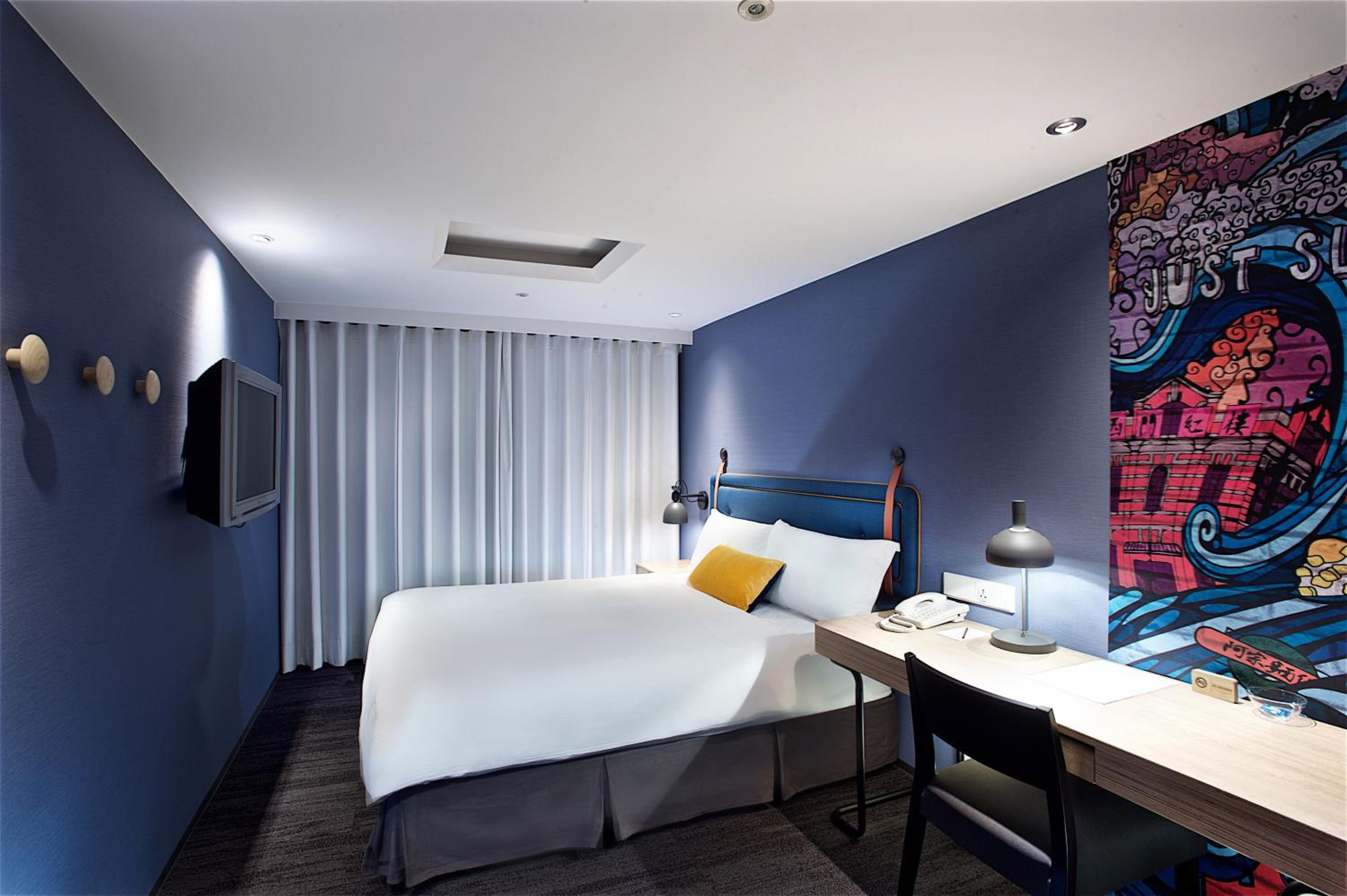 Superior Double Room thumbnail 5