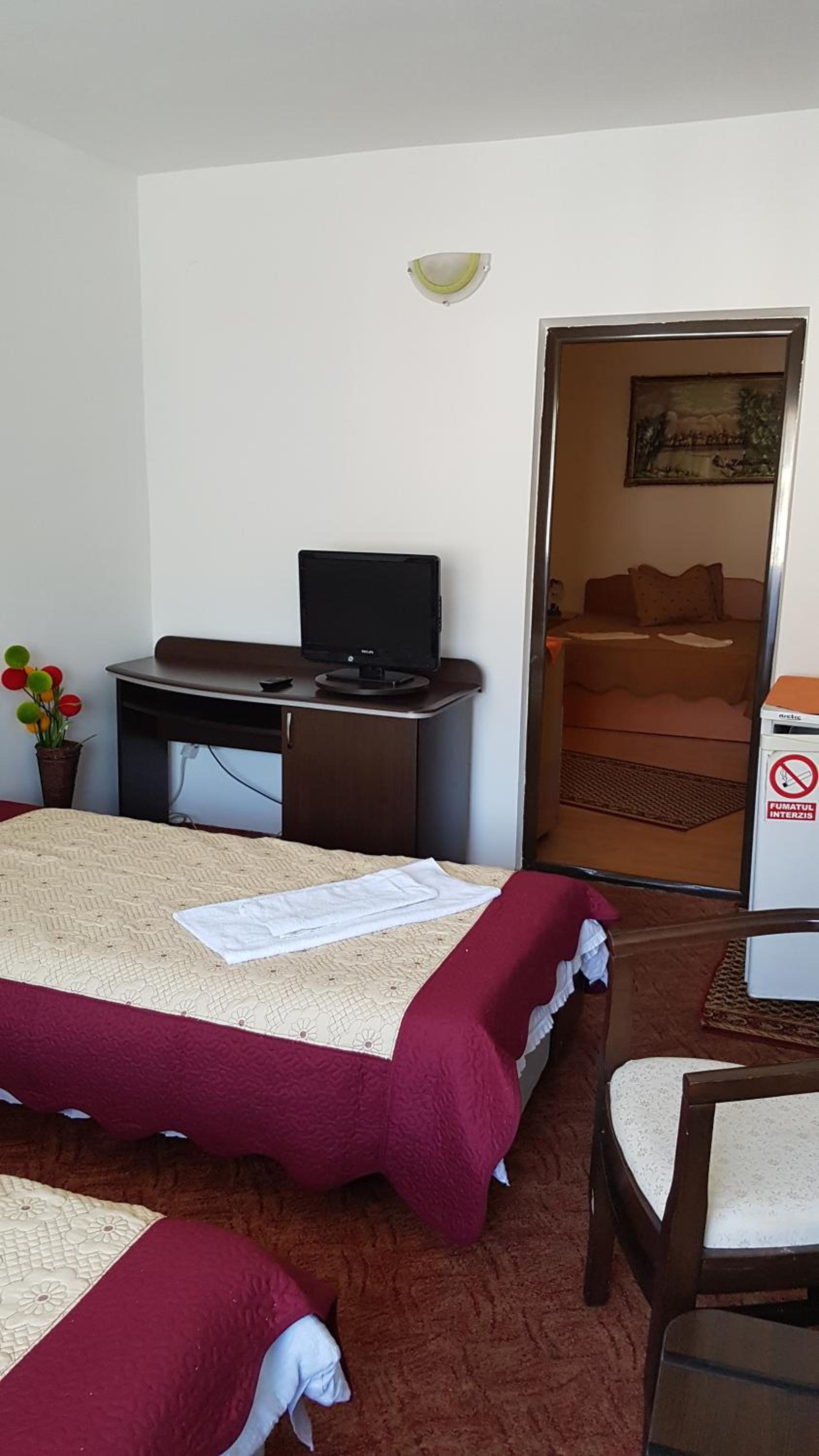Family Room with Private Bathroom photo 2