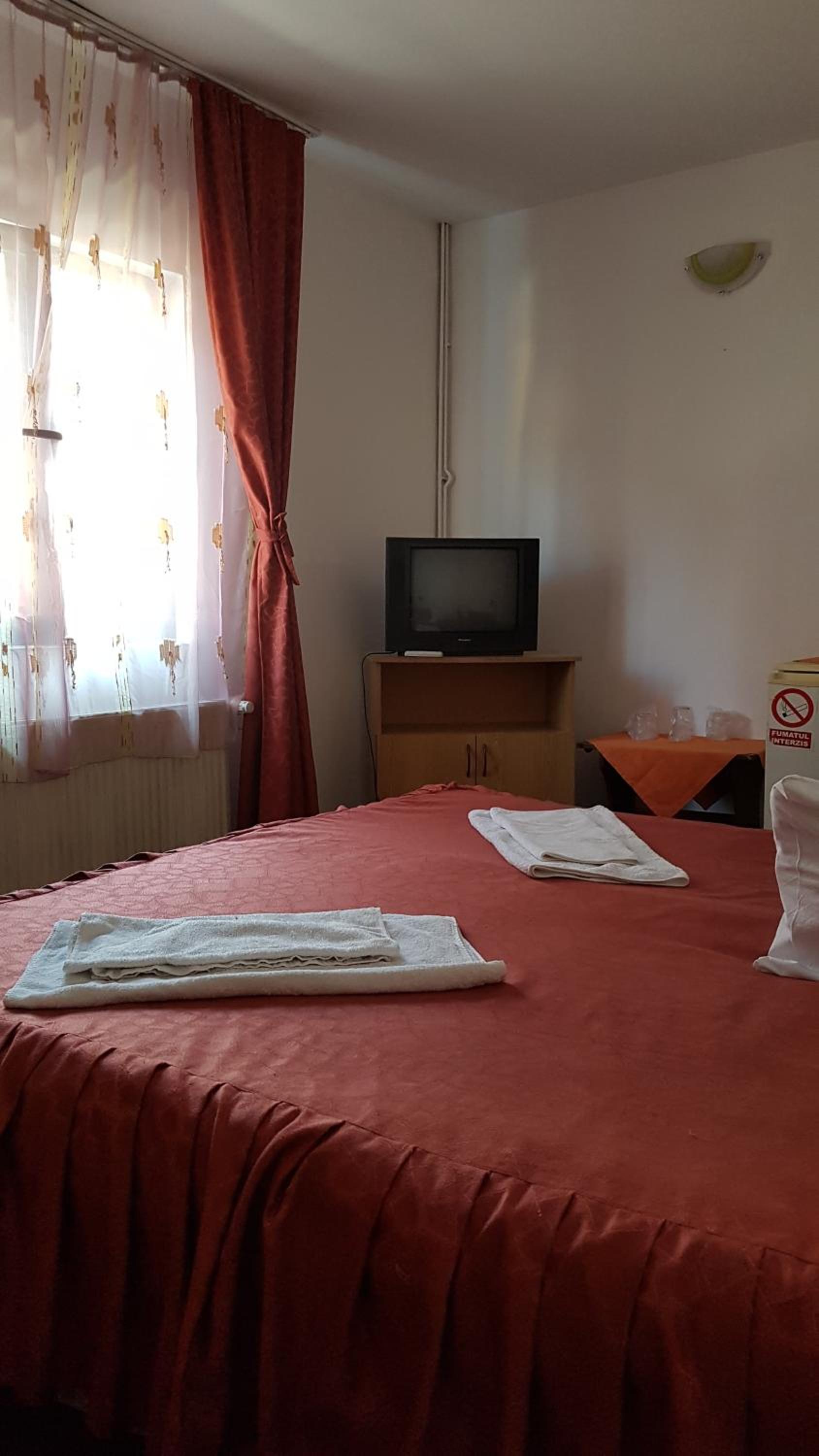 Budget Double Room photo 2