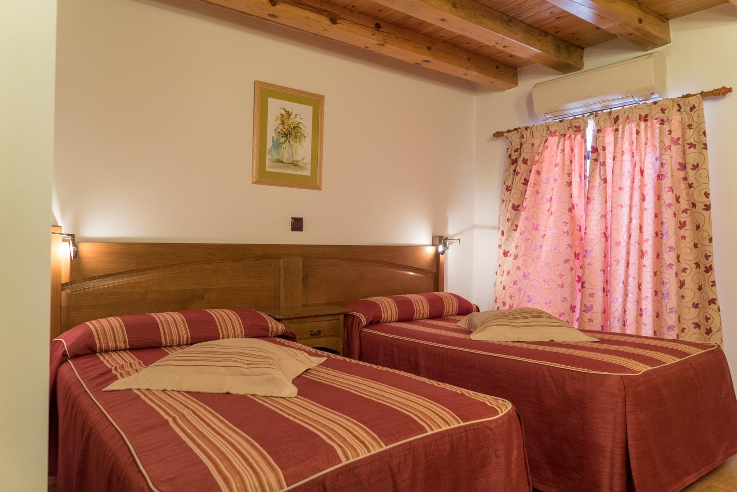 Double or Twin Room - Photo 15