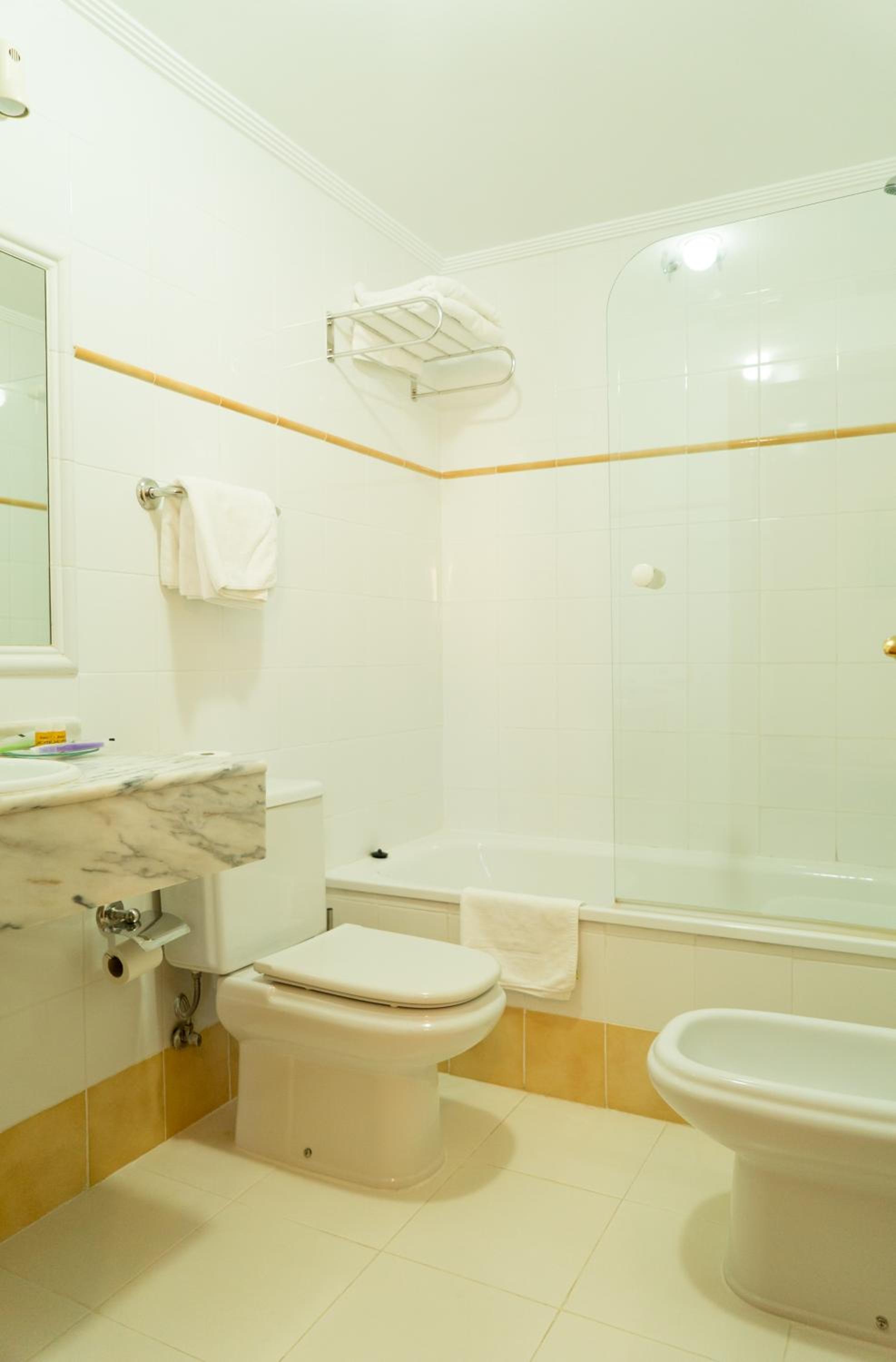 Double or Twin Room - Photo 12