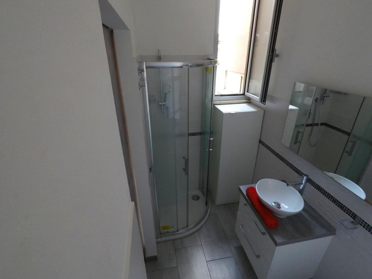 One-Bedroom Apartment - Photo 9