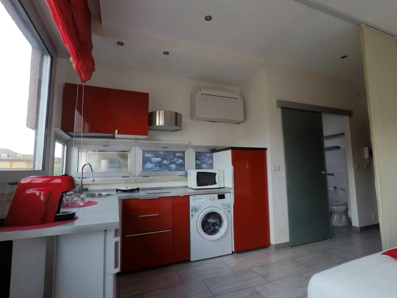One-Bedroom Apartment - Photo 11
