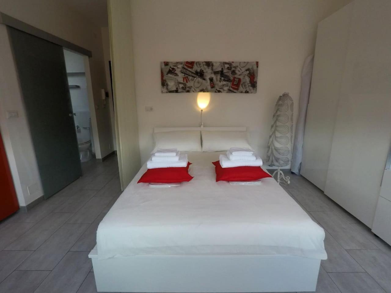 One-Bedroom Apartment - Photo 12