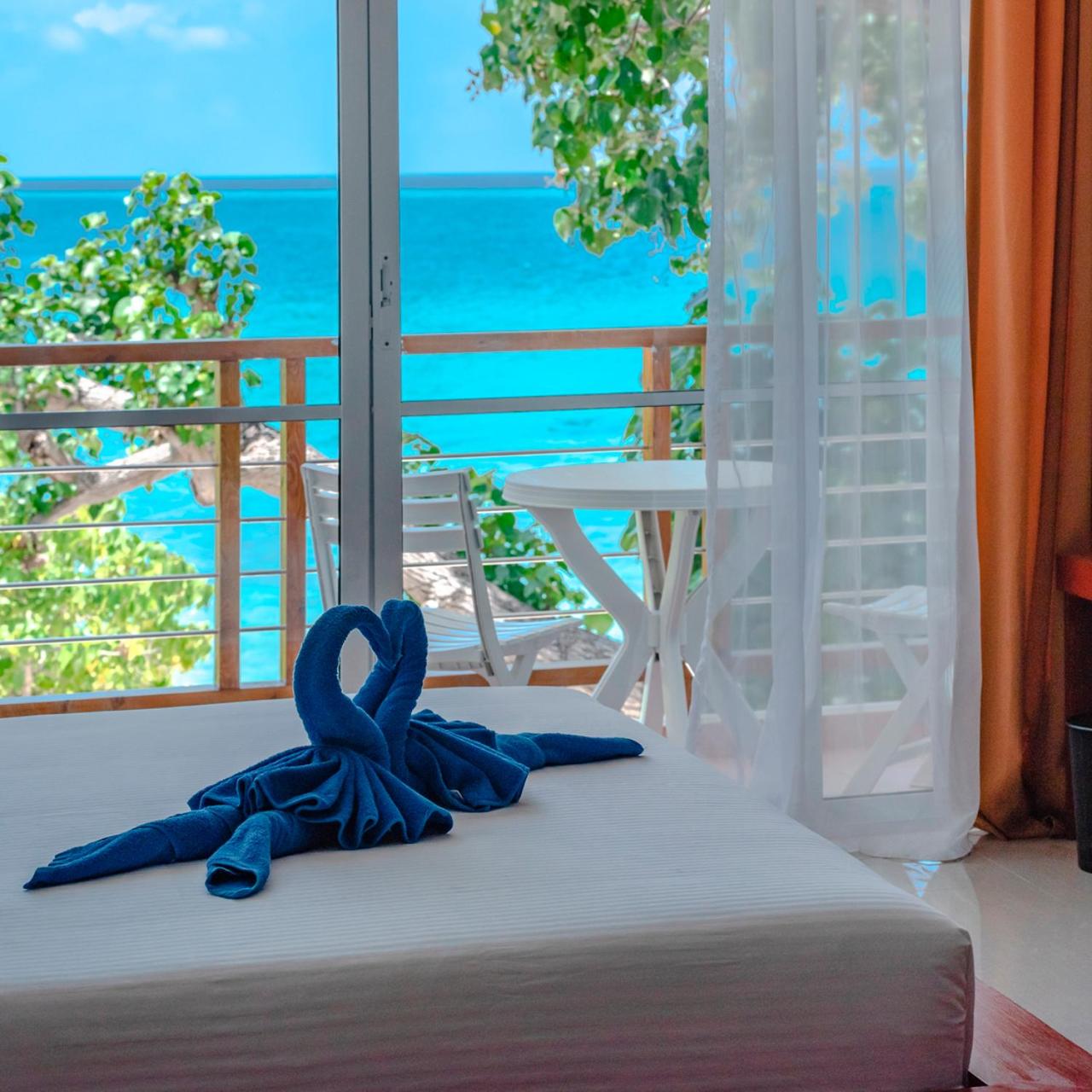 Deluxe Double Room with Balcony and Sea View