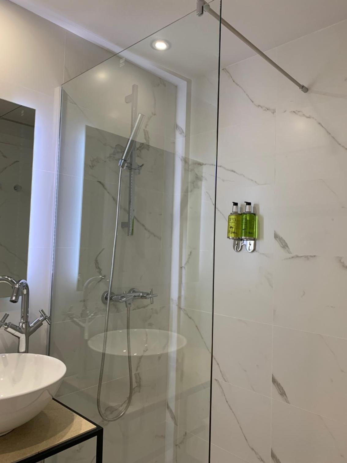 Double or Twin Room photo 2
