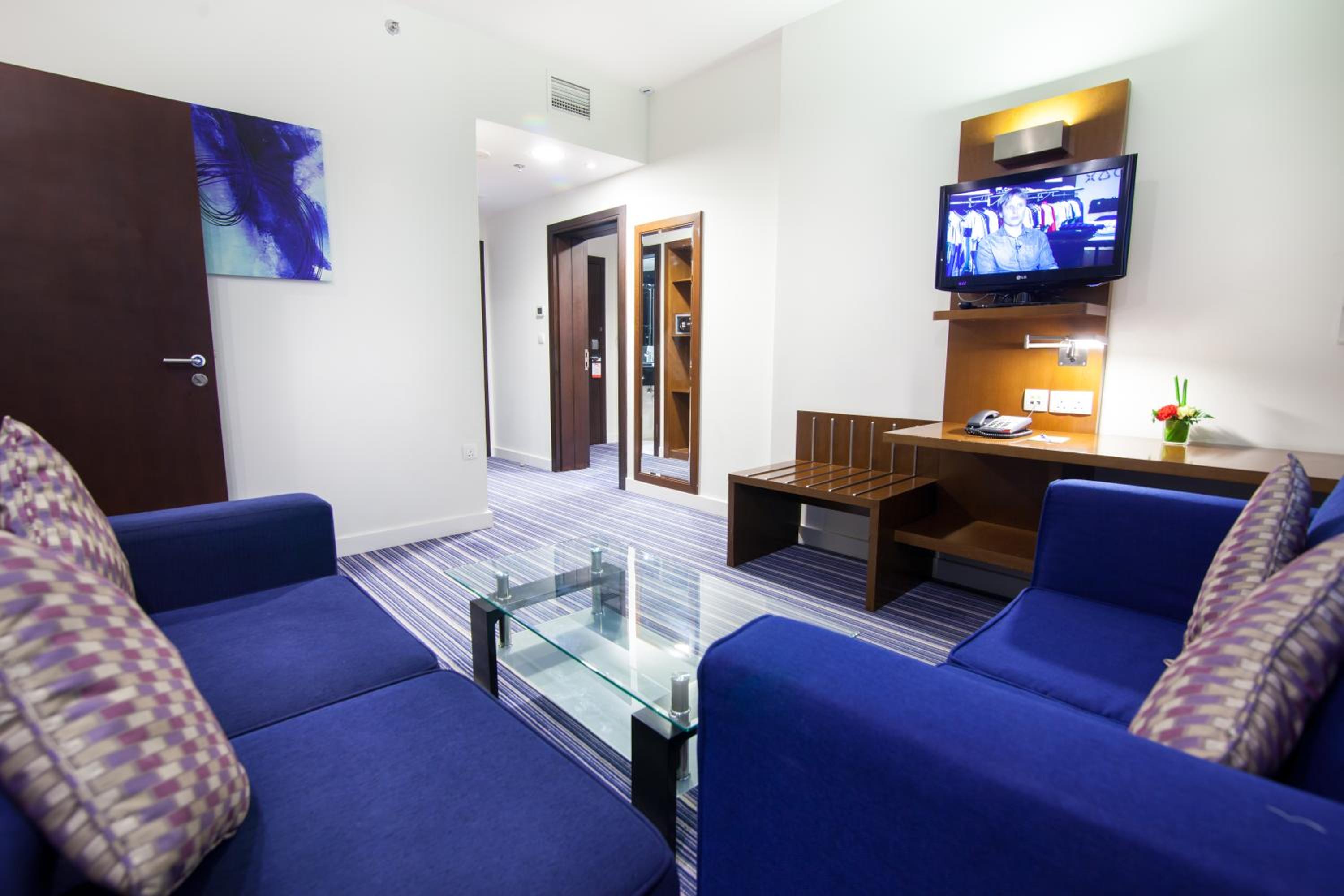 Two-Bedroom Suite - Photo 2