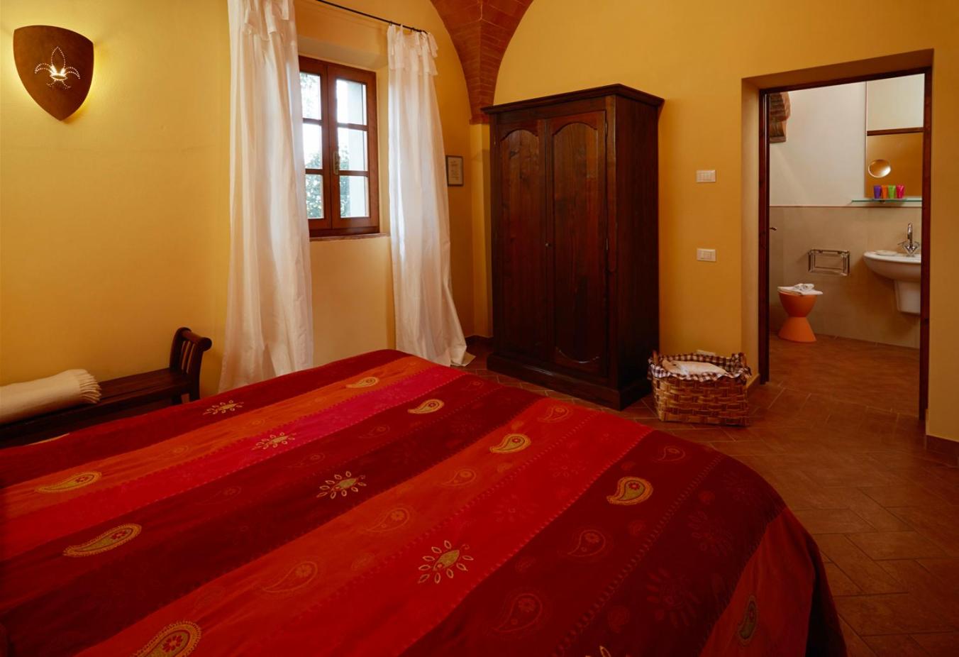 Apartment with Terrace photo 2
