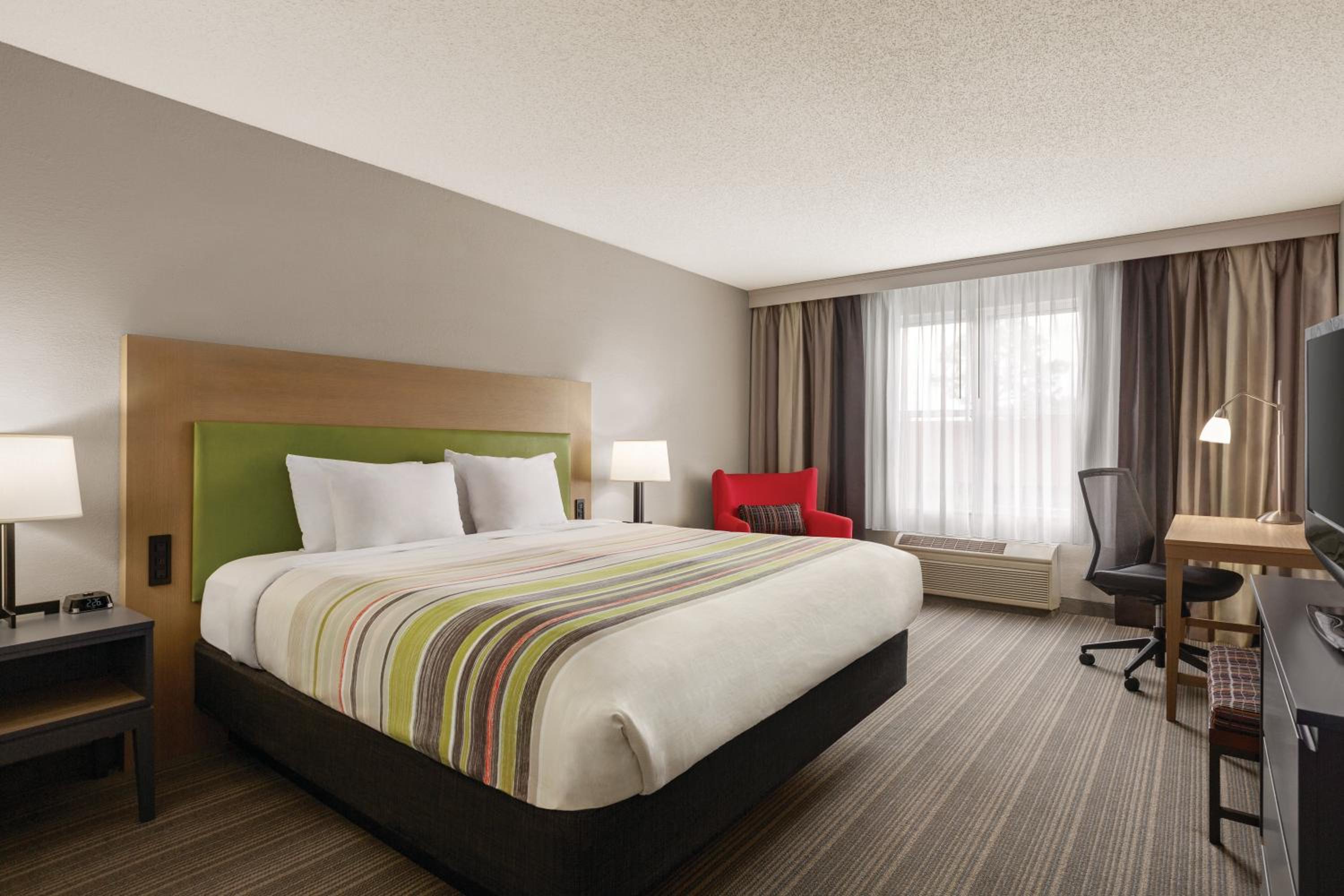 King Room - Non-Smoking - Photo 4