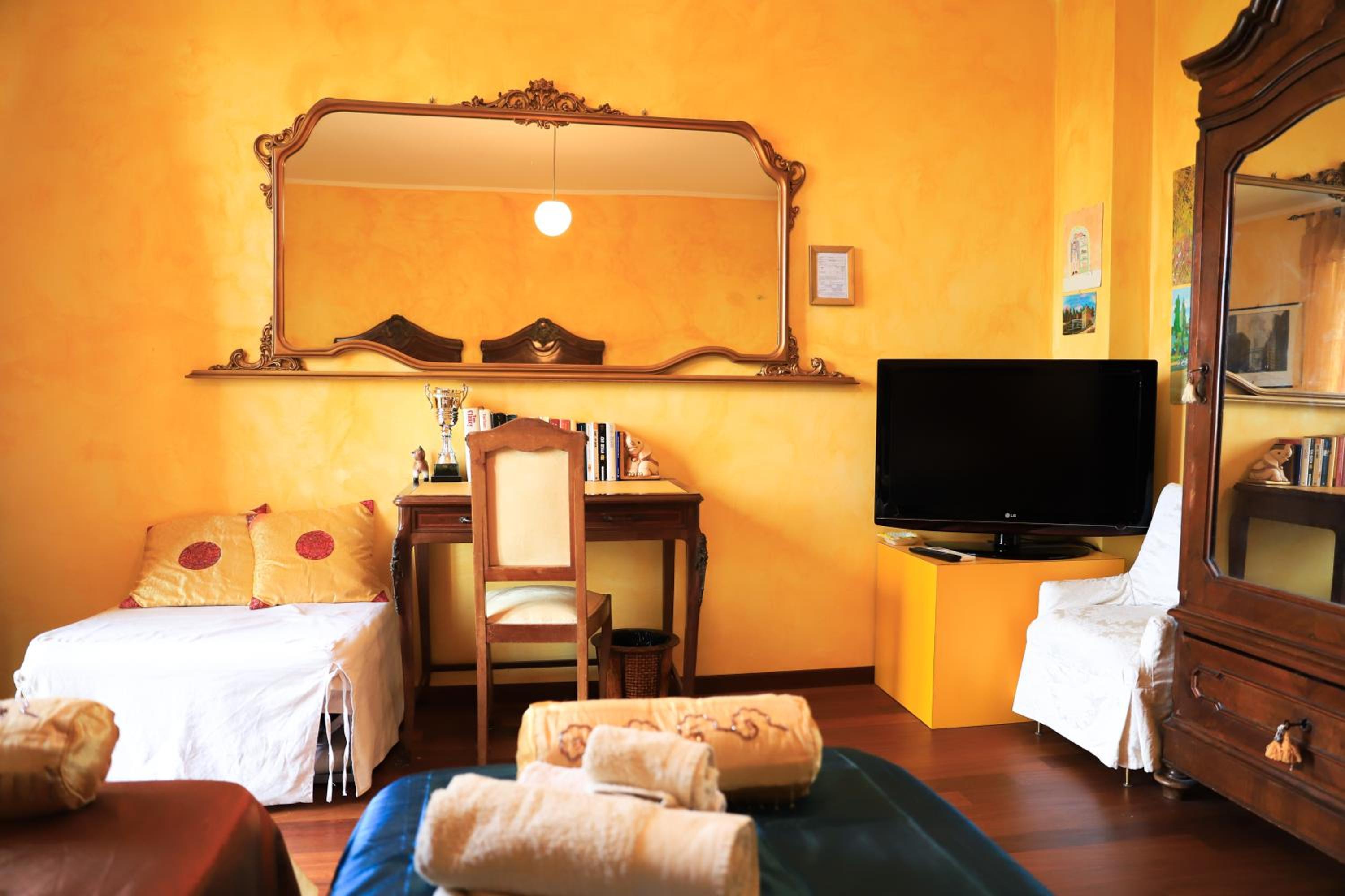 Double or Twin Room with Pool View - Photo 17