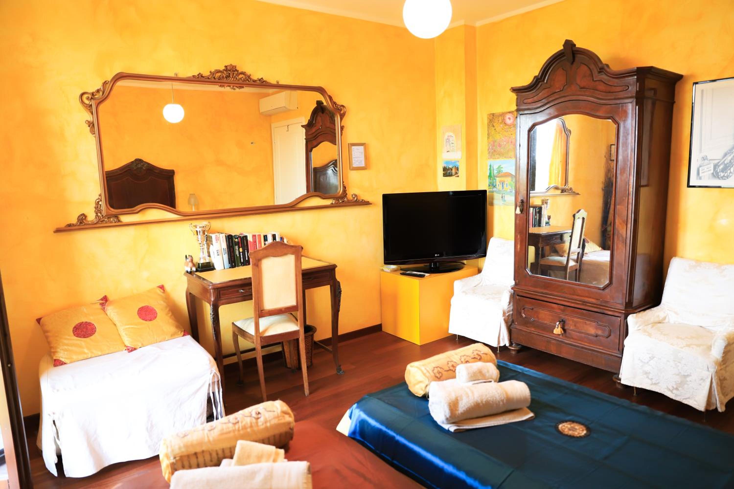 Double or Twin Room with Pool View - Photo 13
