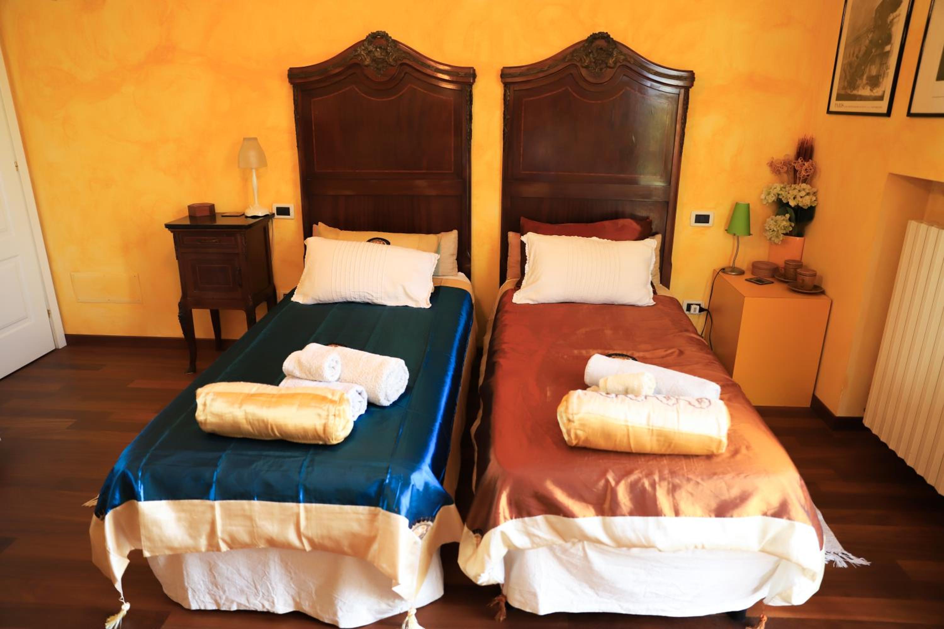 Double or Twin Room with Pool View - Photo 15