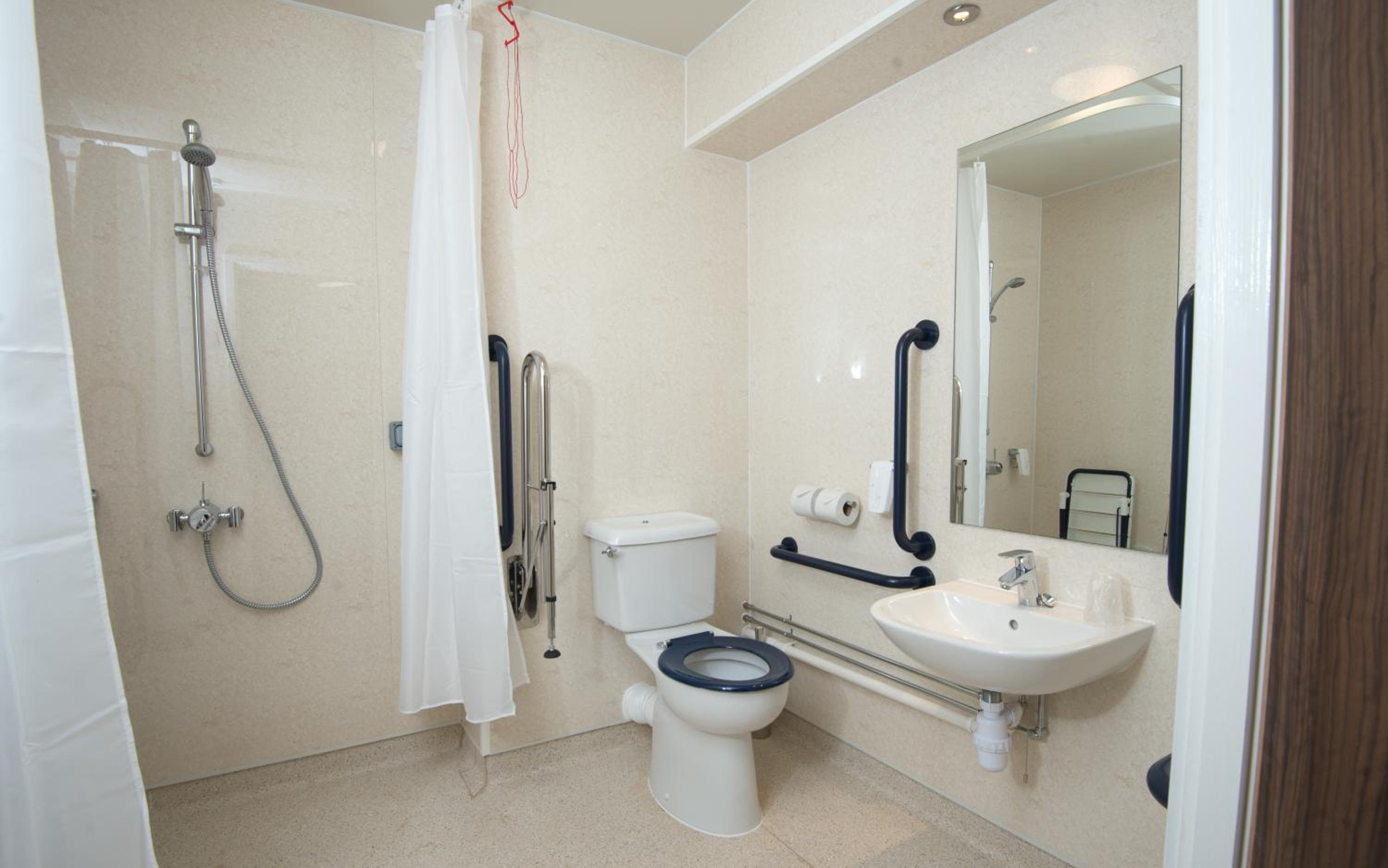 Accessible Family Room - Photo 2