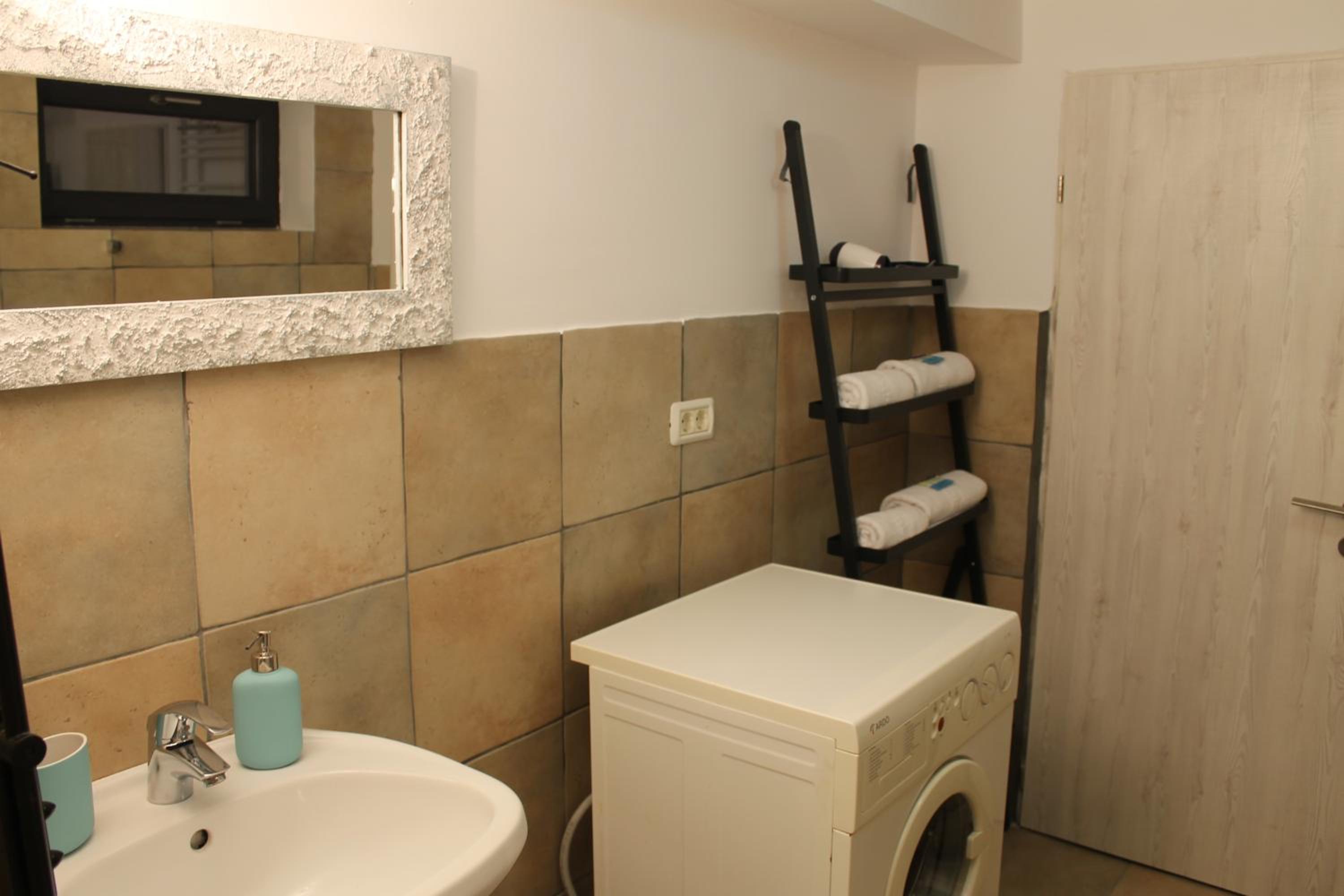 One-Bedroom Apartment - Photo 11