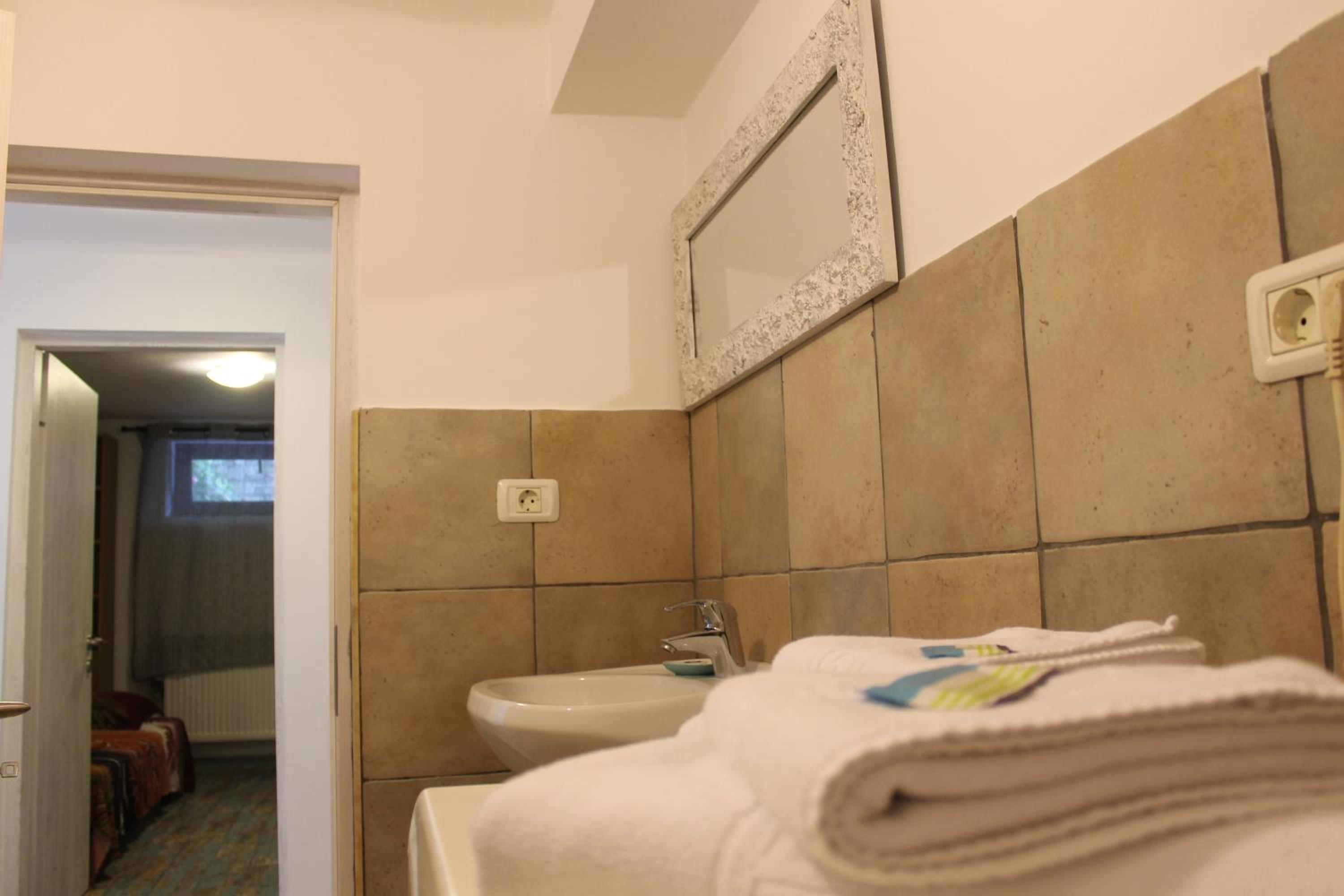 One-Bedroom Apartment - Photo 17